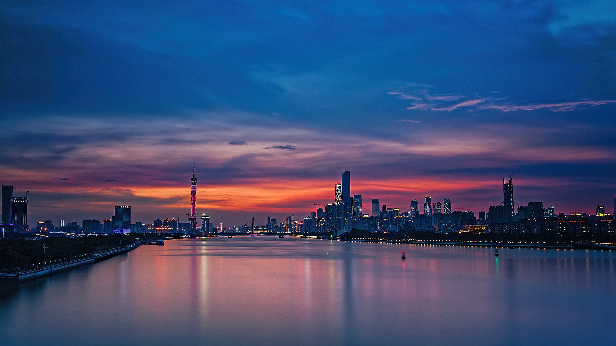 Canon EOS 5D Mark II + Tamron SP 35mm F1.8 Di VC USD sample photo. Sunset of zhujiang city photography