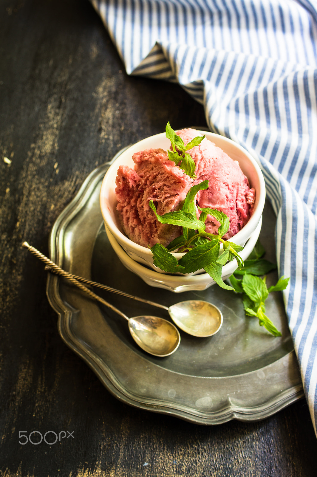 Sony SLT-A55 (SLT-A55V) sample photo. Ice cream with mint photography