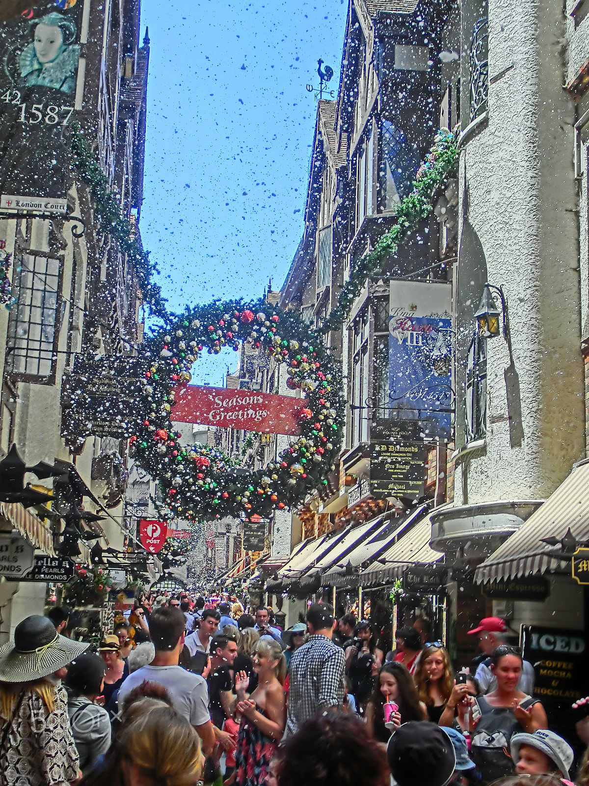 CASIO EX-ZR100 sample photo. Snowing at london court, perth photography