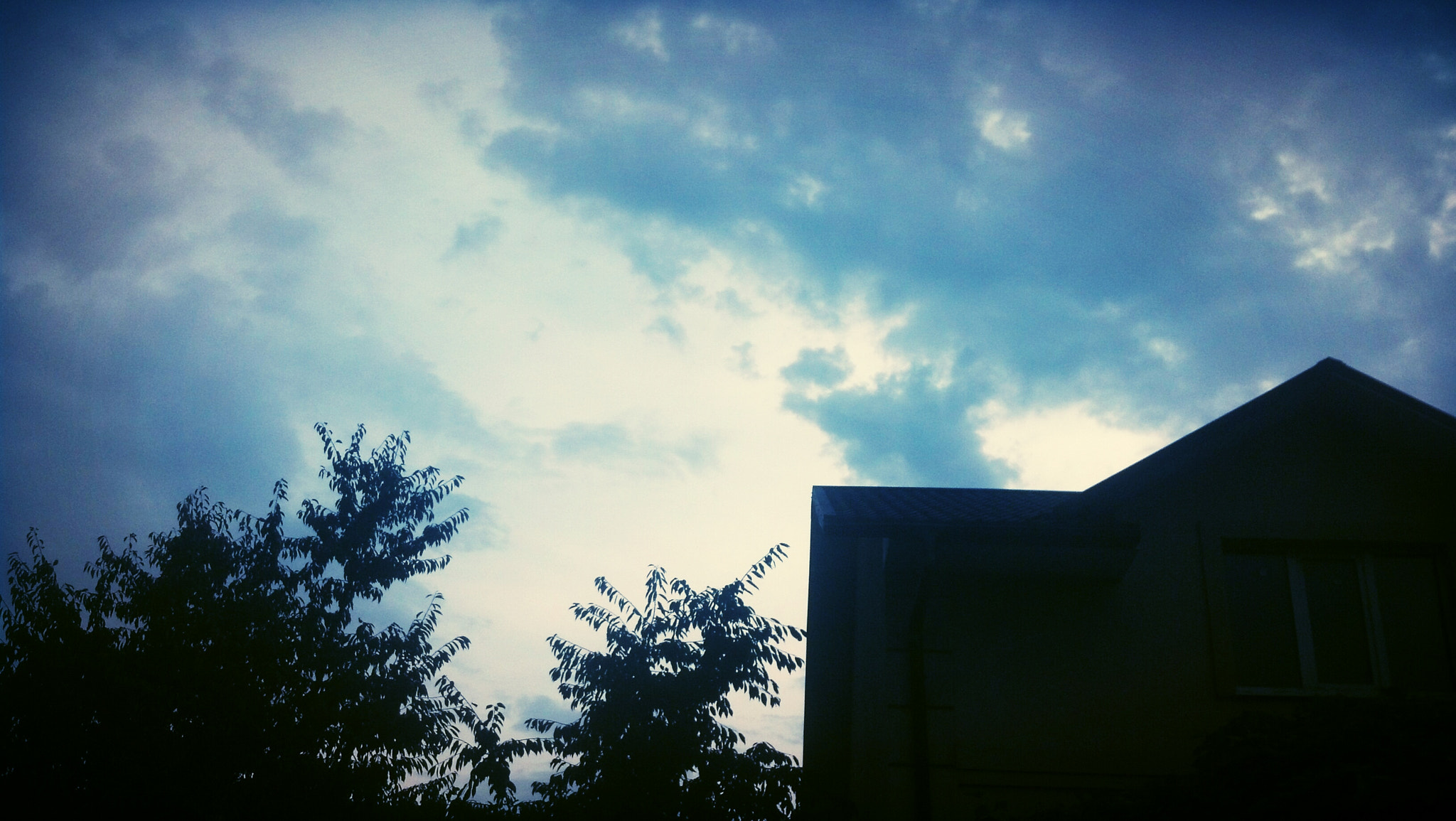 Motorola DROID RAZR sample photo. Sky photography