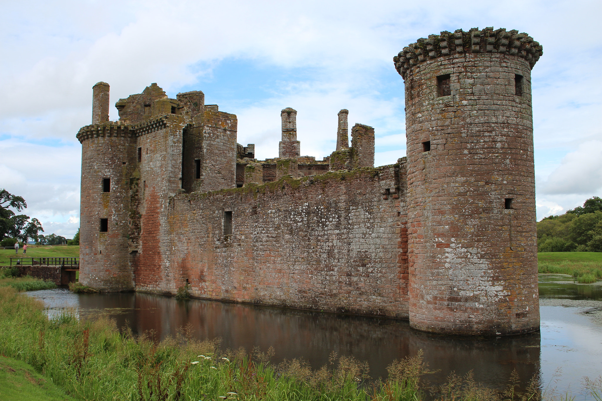 Canon EF-S 18-55mm F3.5-5.6 II sample photo. Caerlaverock castle, scotland, uk photography