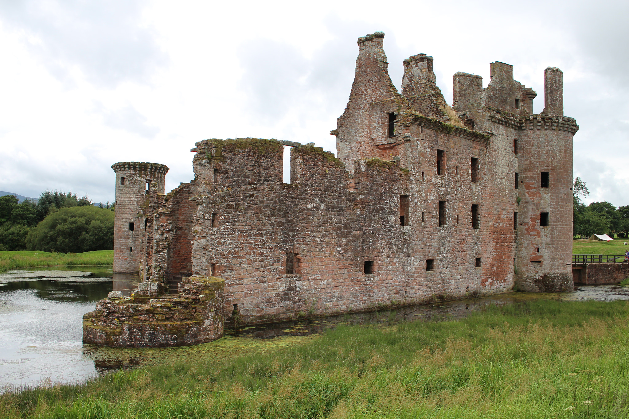 Canon EF-S 18-55mm F3.5-5.6 II sample photo. Caerlaverock castle, scotland, uk photography