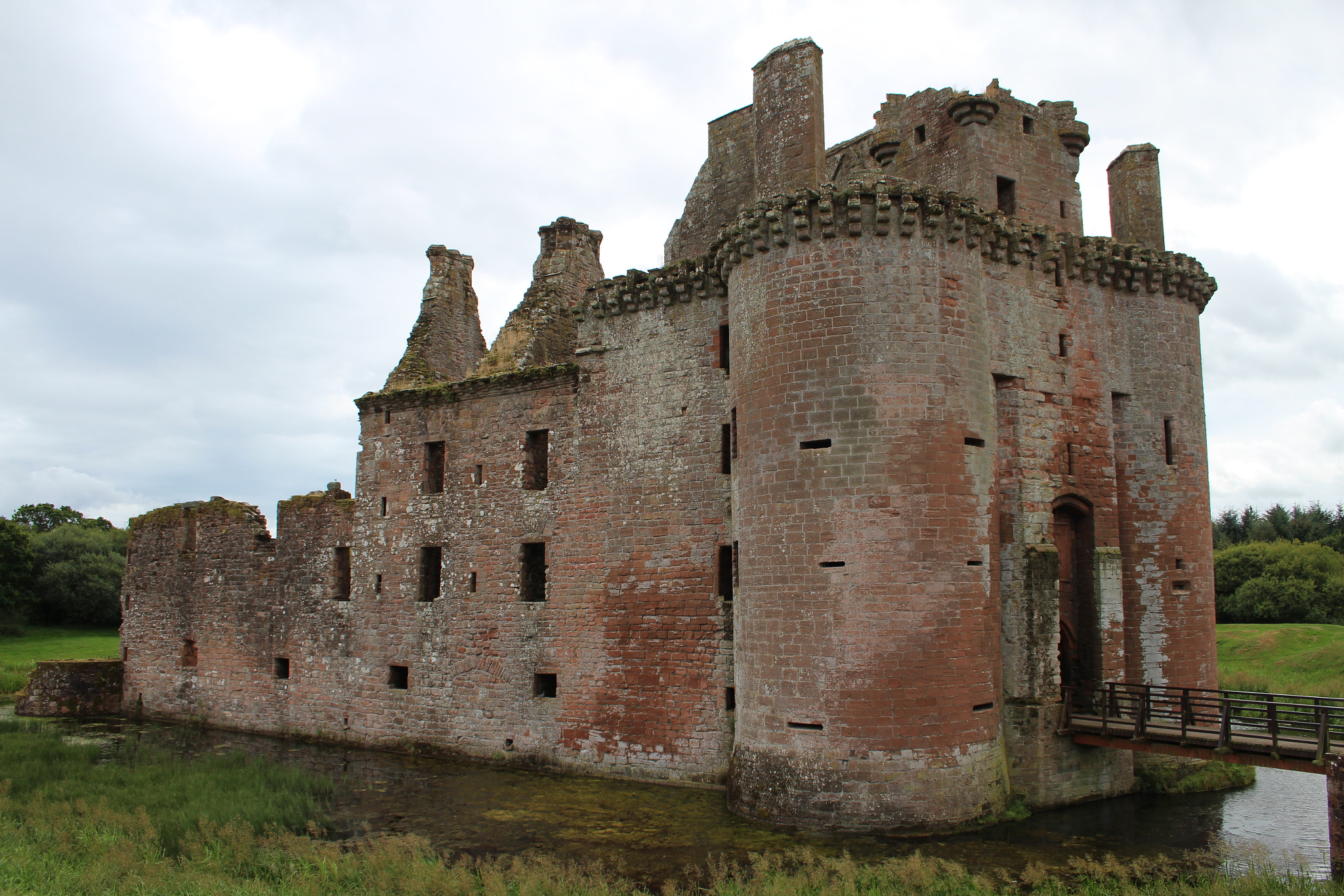 Canon EF-S 18-55mm F3.5-5.6 II sample photo. Caerlaverock castle, scotland, uk photography