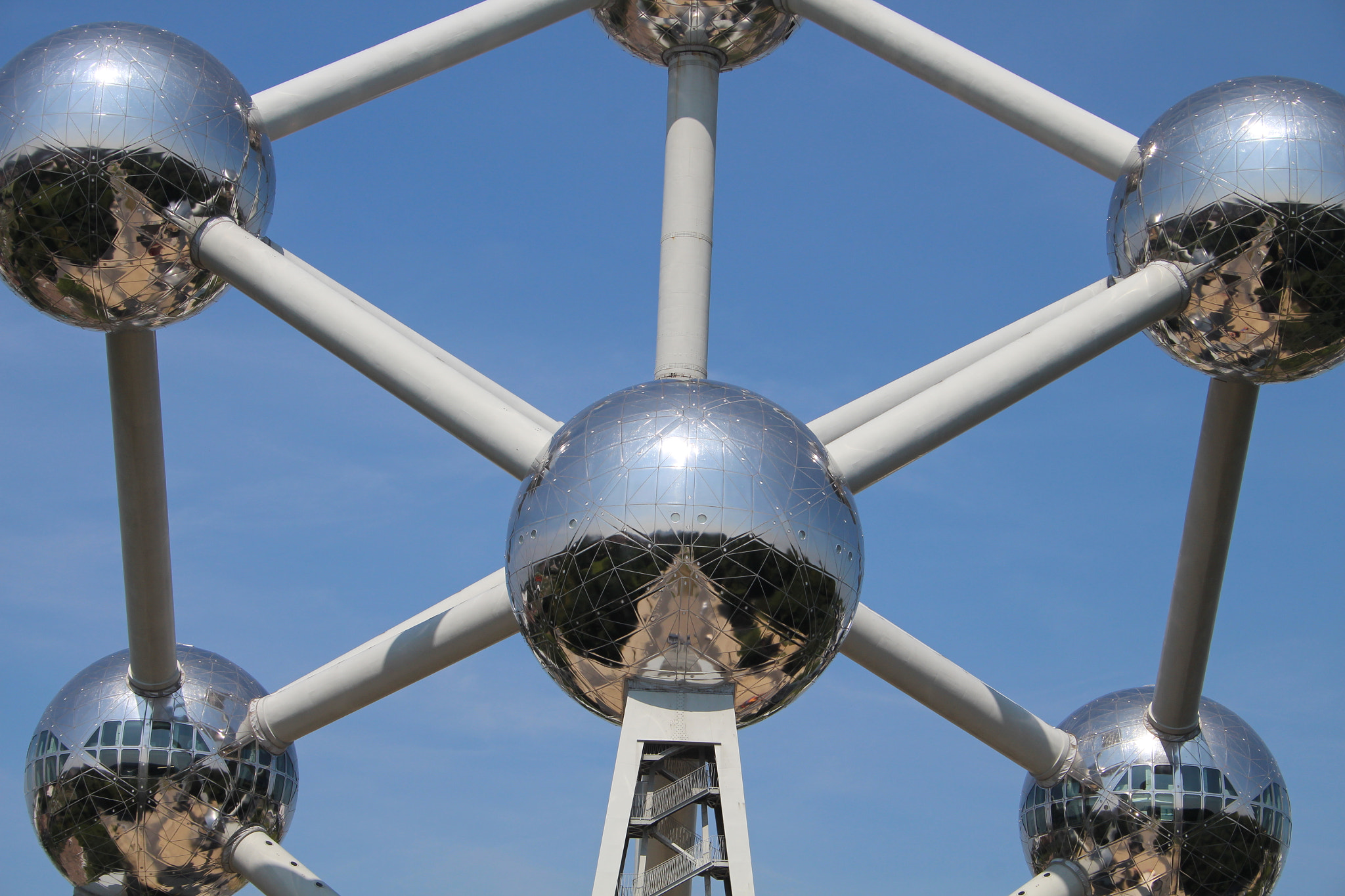 Canon EF-S 18-55mm F3.5-5.6 II sample photo. Bruxelles, atomium photography