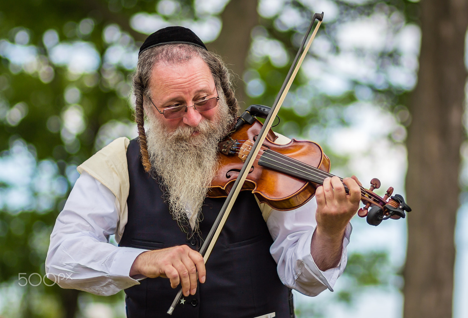 Canon EOS 650D (EOS Rebel T4i / EOS Kiss X6i) sample photo. Orthodox jewish violinist photography