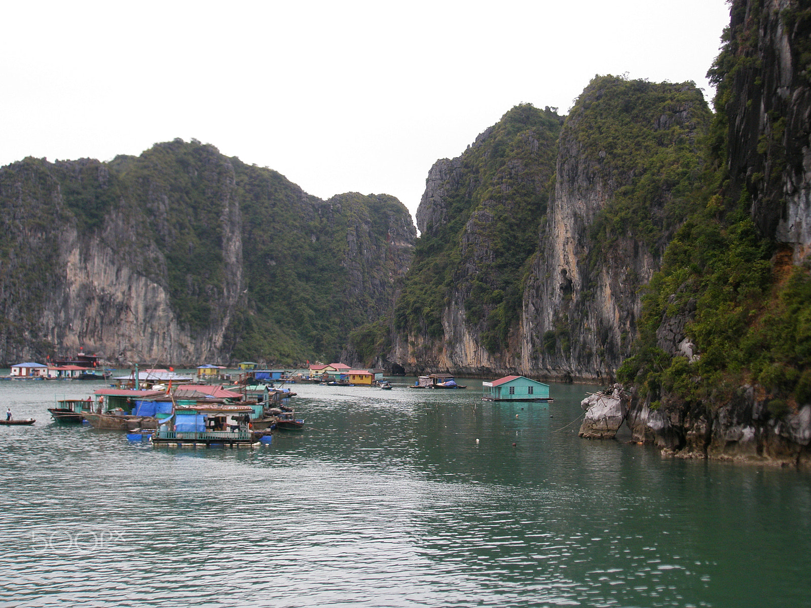 Olympus FE240/X795 sample photo. Fishermen's floating houses photography