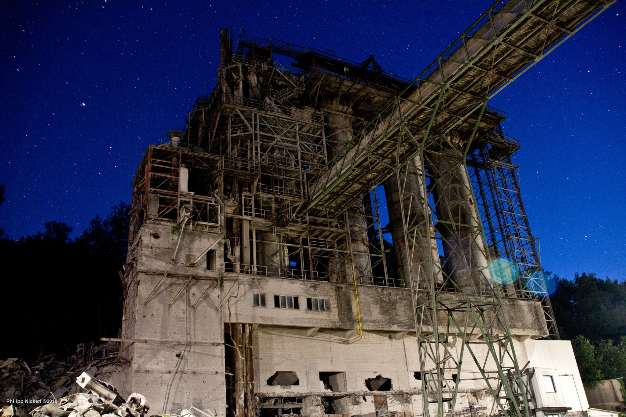 Sigma 18-200mm f/3.5-6.3 DC OS sample photo. Destruction of the dinosaur photography