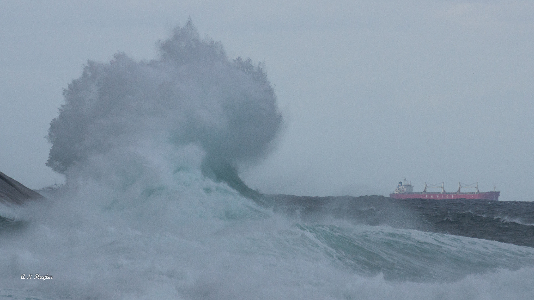 Sony 70-300mm F4.5-5.6 G SSM sample photo. Storm breakers são conrado photography