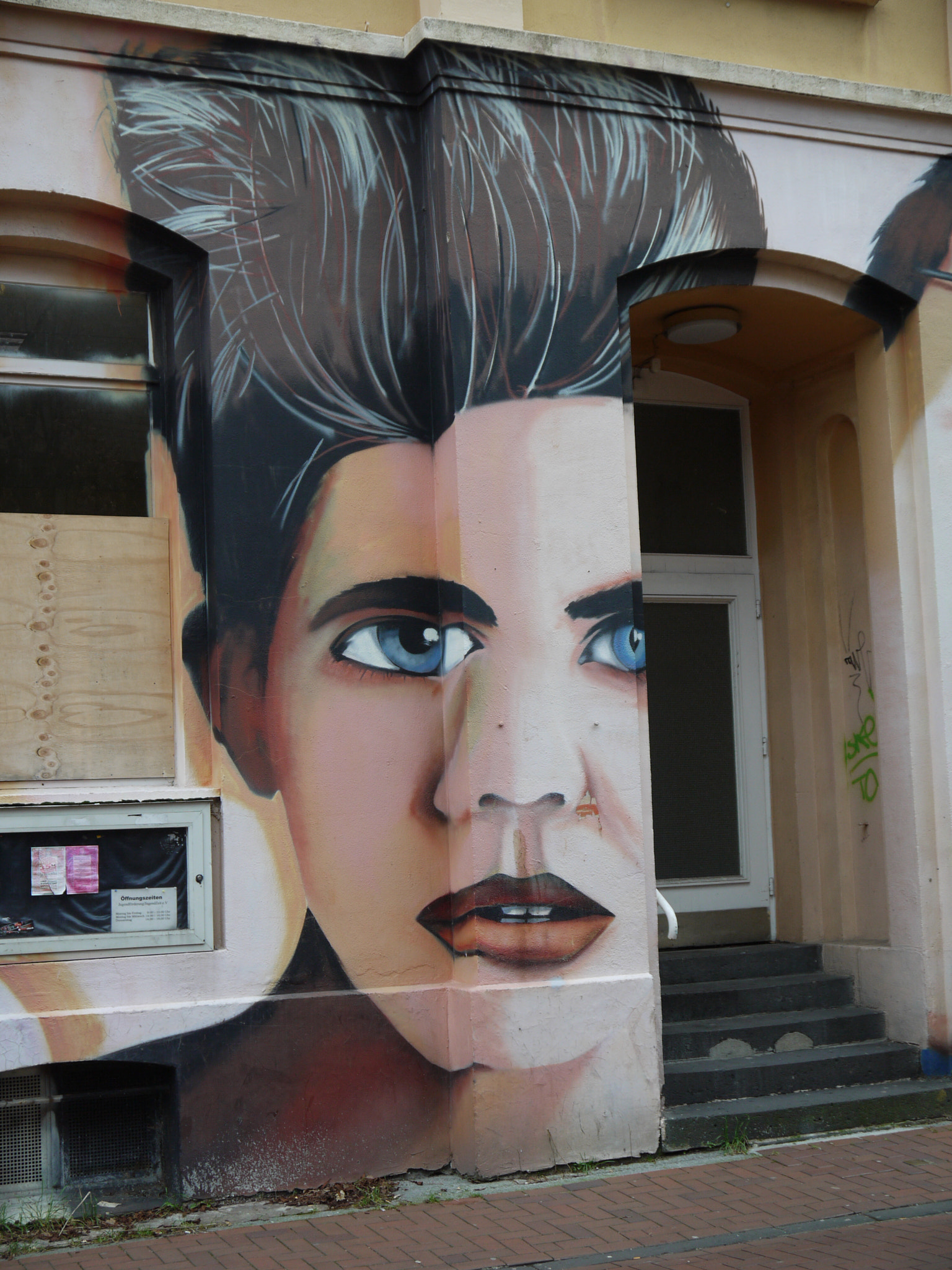Panasonic Lumix DMC-G1 sample photo. Graffiti  photography