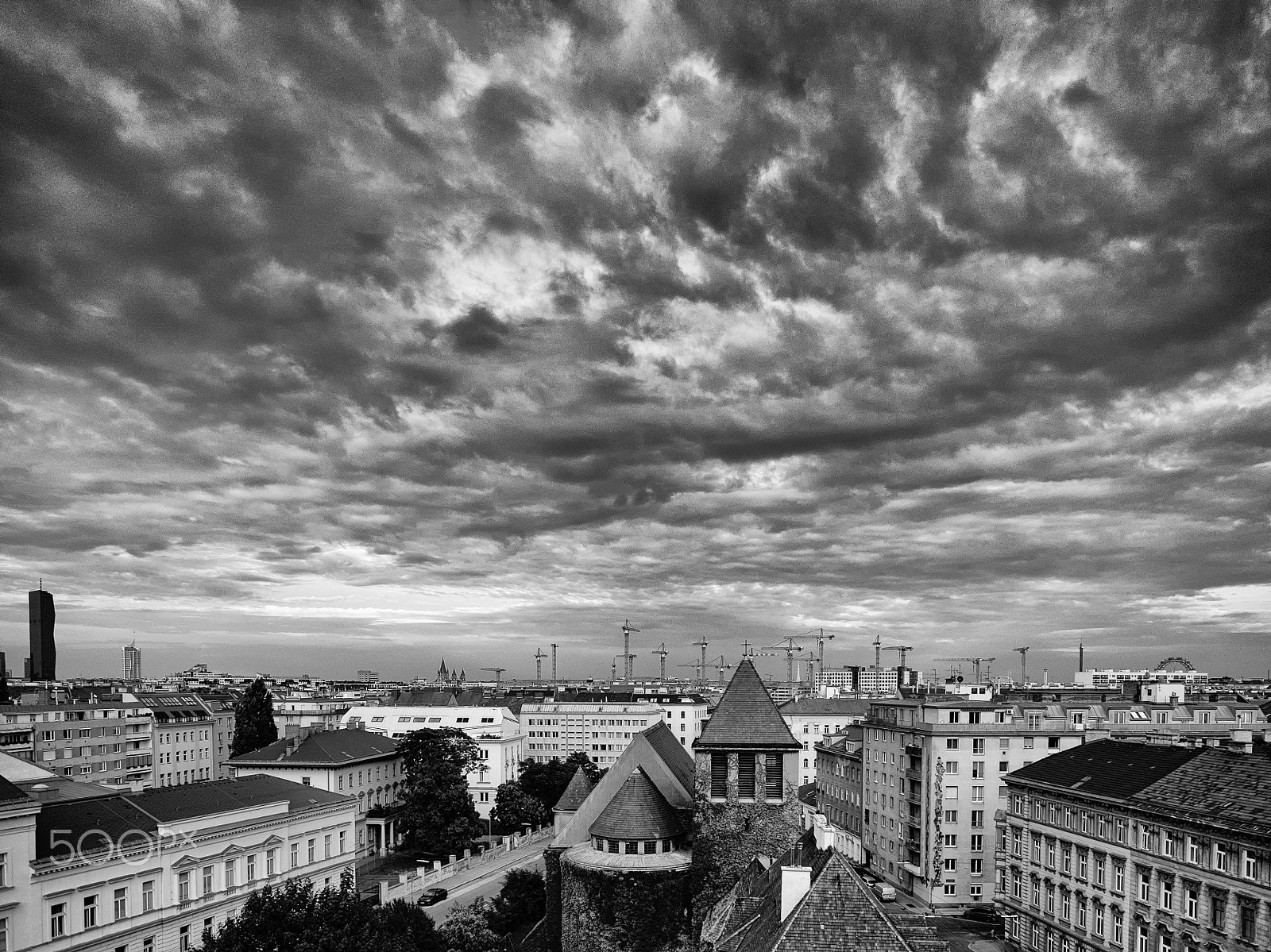 Fujifilm X-T10 + Fujifilm XF 14mm F2.8 R sample photo. Above the rooftops photography