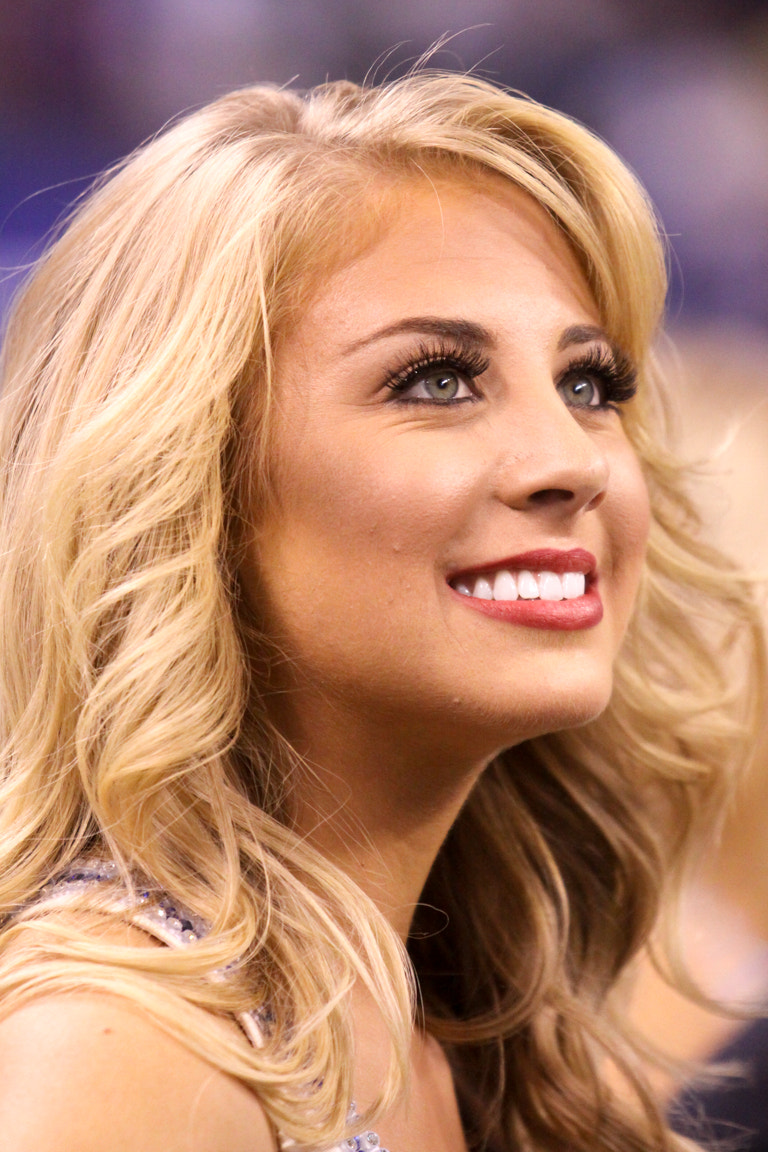 Canon EOS 50D + Canon EF 70-200mm F2.8L USM sample photo. Nfl cheerleader photography