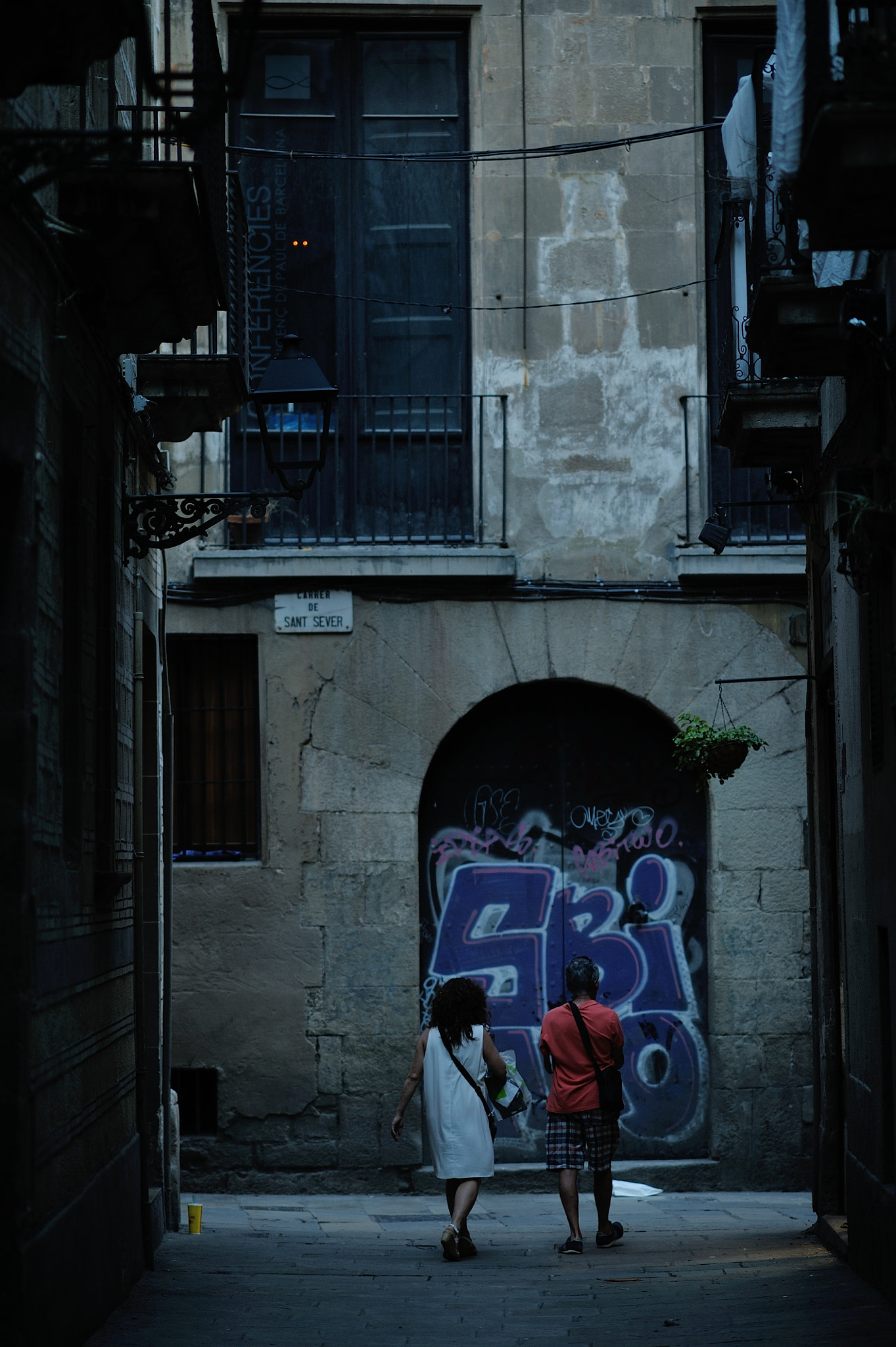 Nikon D700 + AF DC-Nikkor 135mm f/2D sample photo. Barcelona walking photography