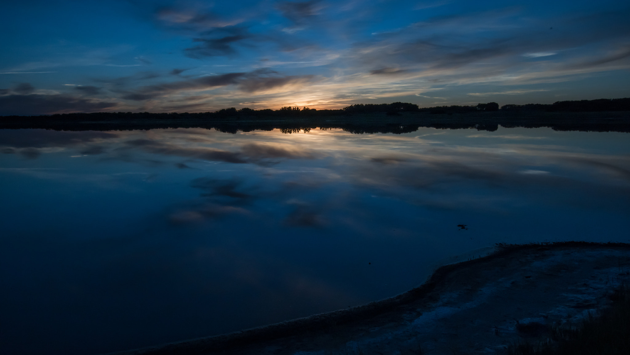 Sony a6300 + Sigma 10-20mm F3.5 EX DC HSM sample photo. Pond after sunset photography