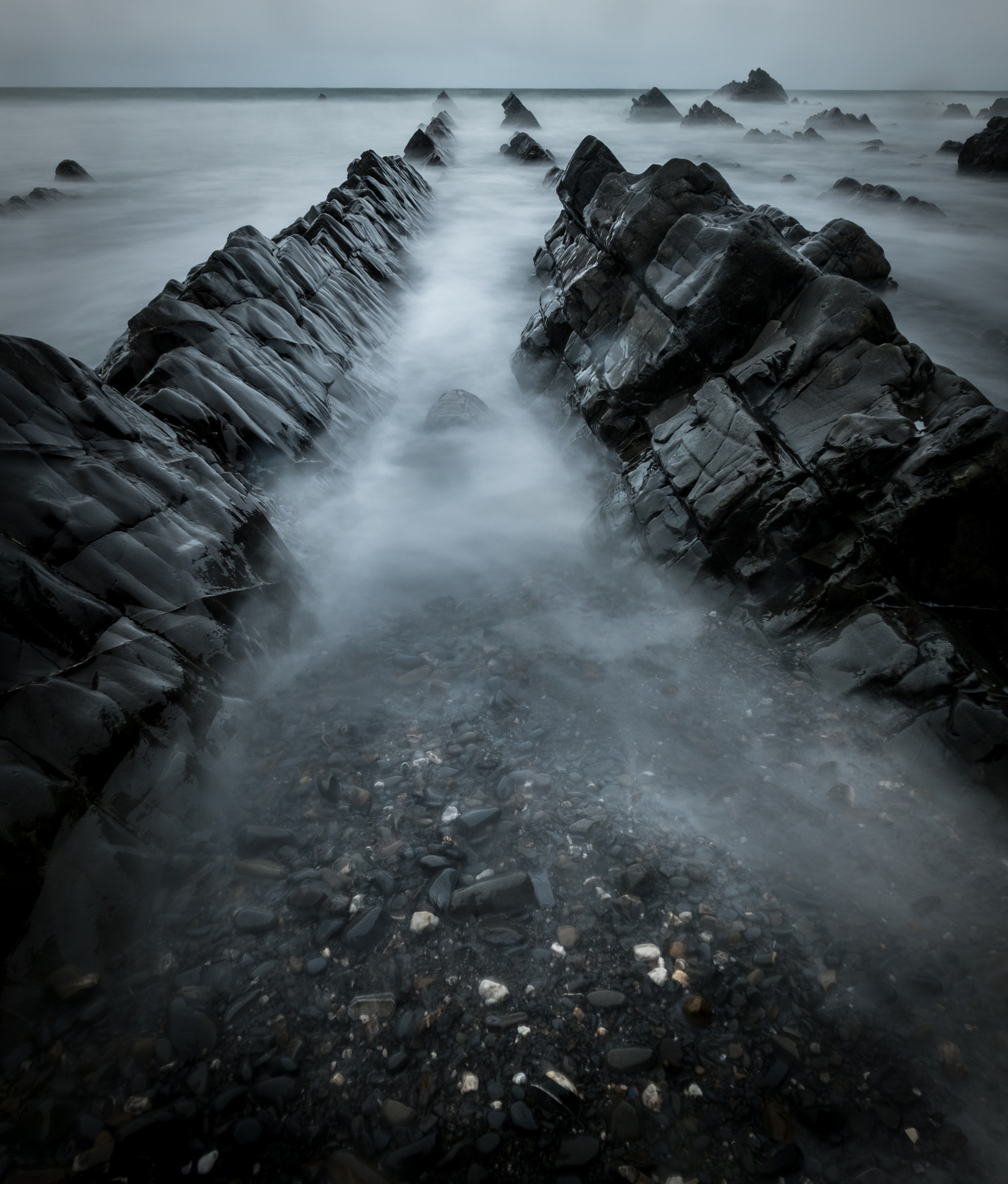 Fujifilm X-M1 + Fujifilm XF 14mm F2.8 R sample photo. Running out to sea photography