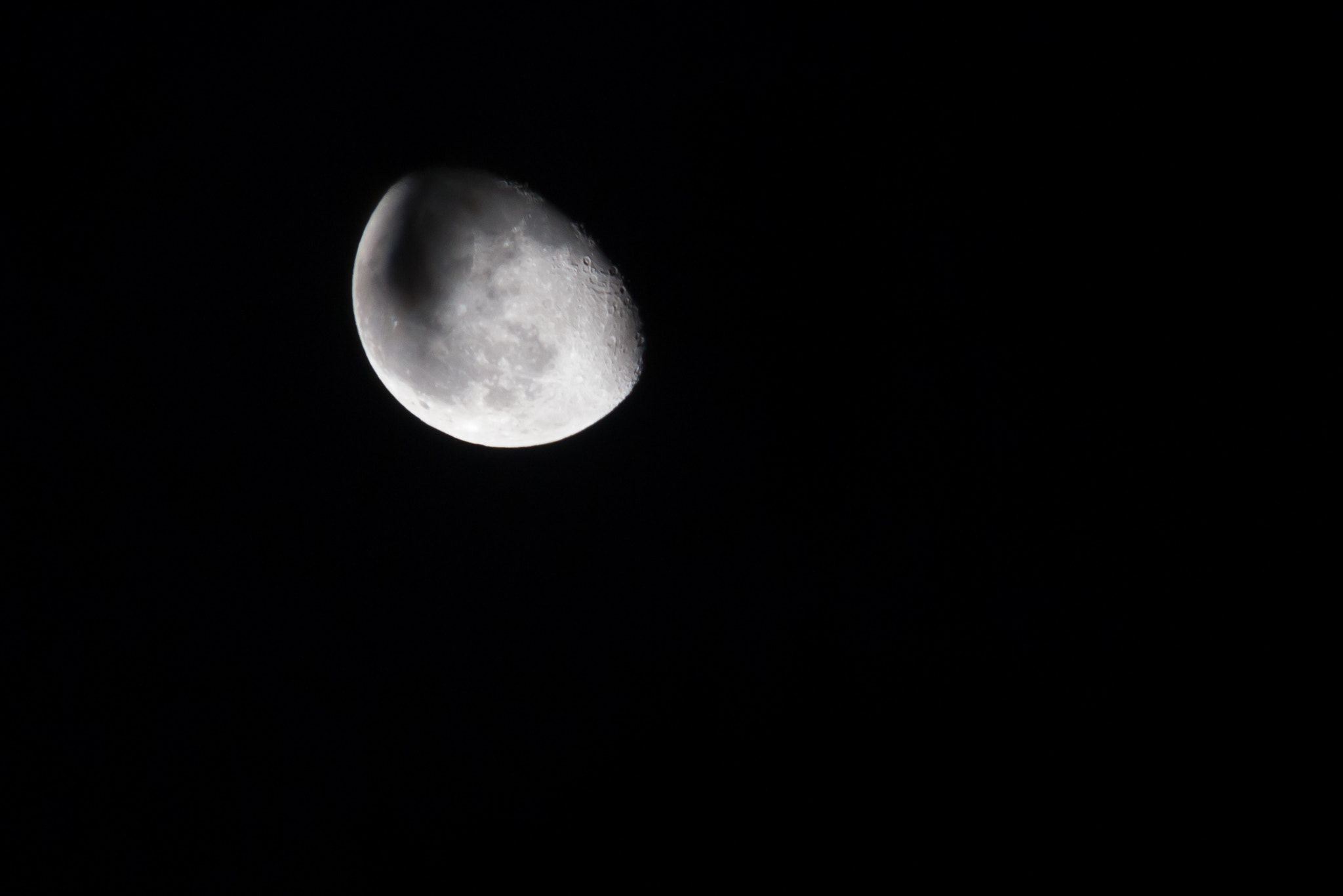 Canon EOS 70D + Canon EF 28-300mm F3.5-5.6L IS USM sample photo. Gazing at the moon photography