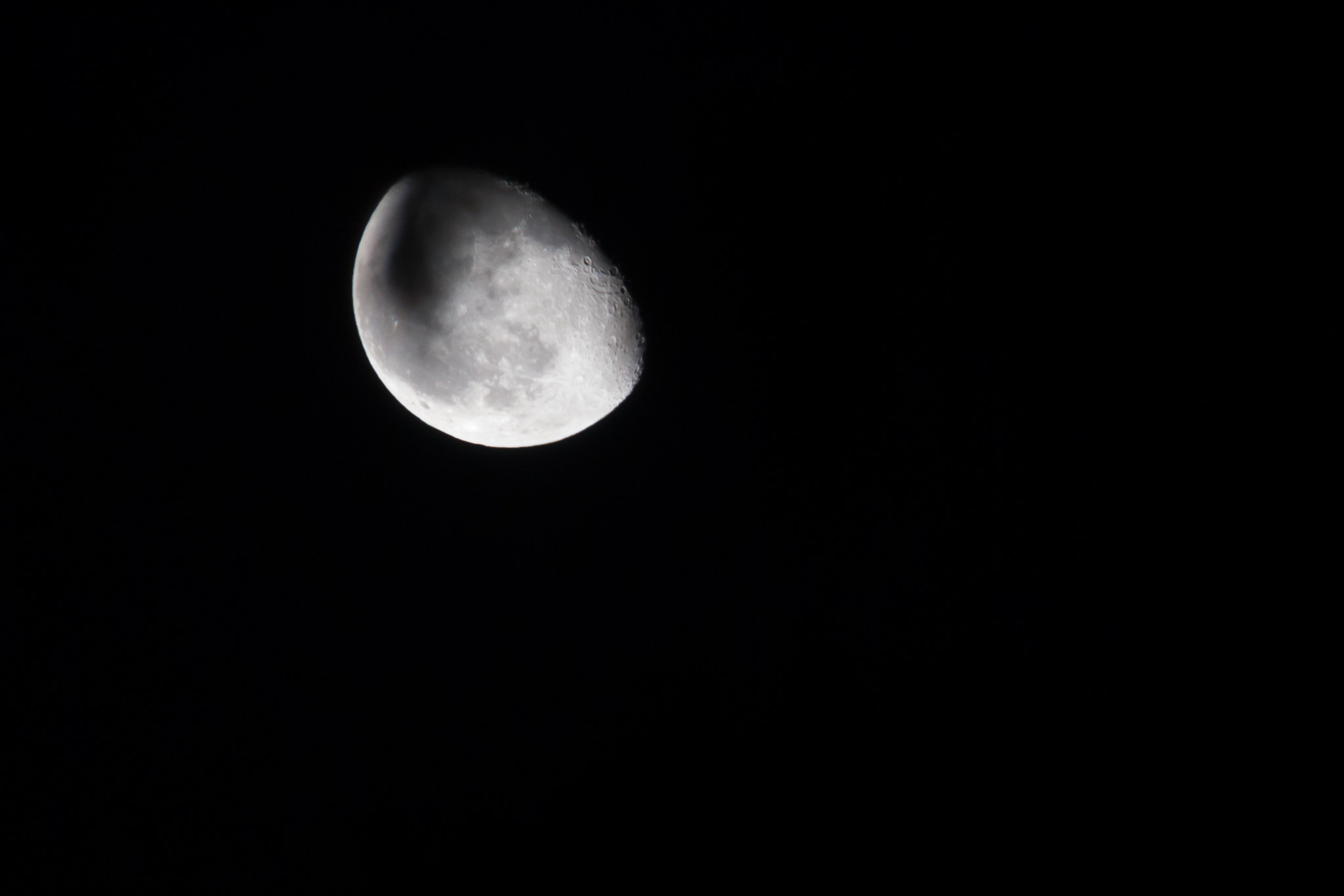 Canon EF 28-300mm F3.5-5.6L IS USM sample photo. Gazing at the moon photography
