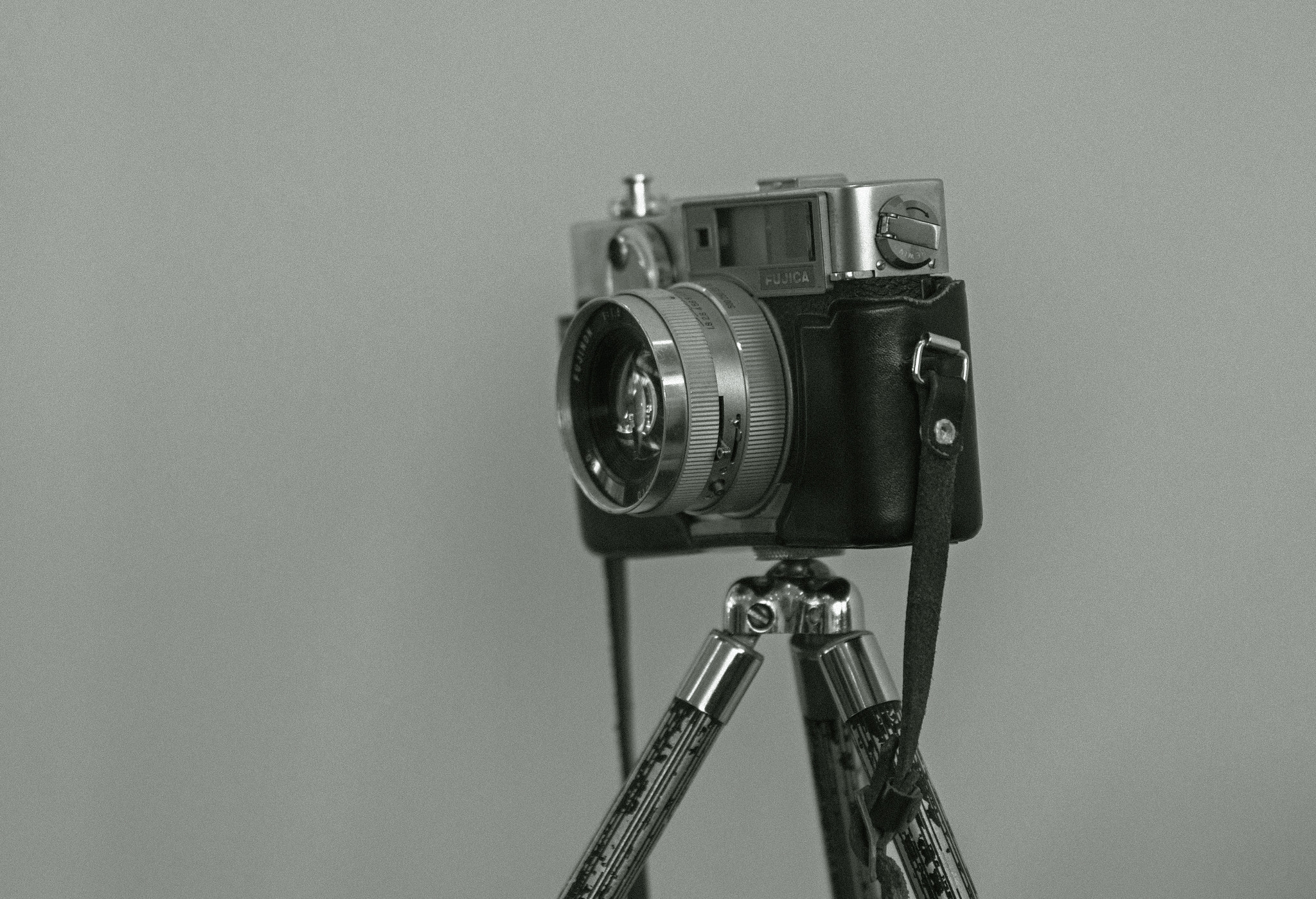 Nikon D3200 + Sigma 70-200mm F2.8 EX DG OS HSM sample photo. Old fuji camera photography