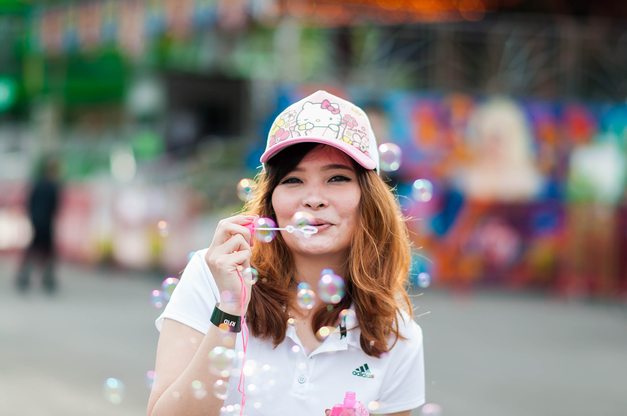 Nikon D5000 + Nikon AF-S Nikkor 85mm F1.8G sample photo. The bubble photography