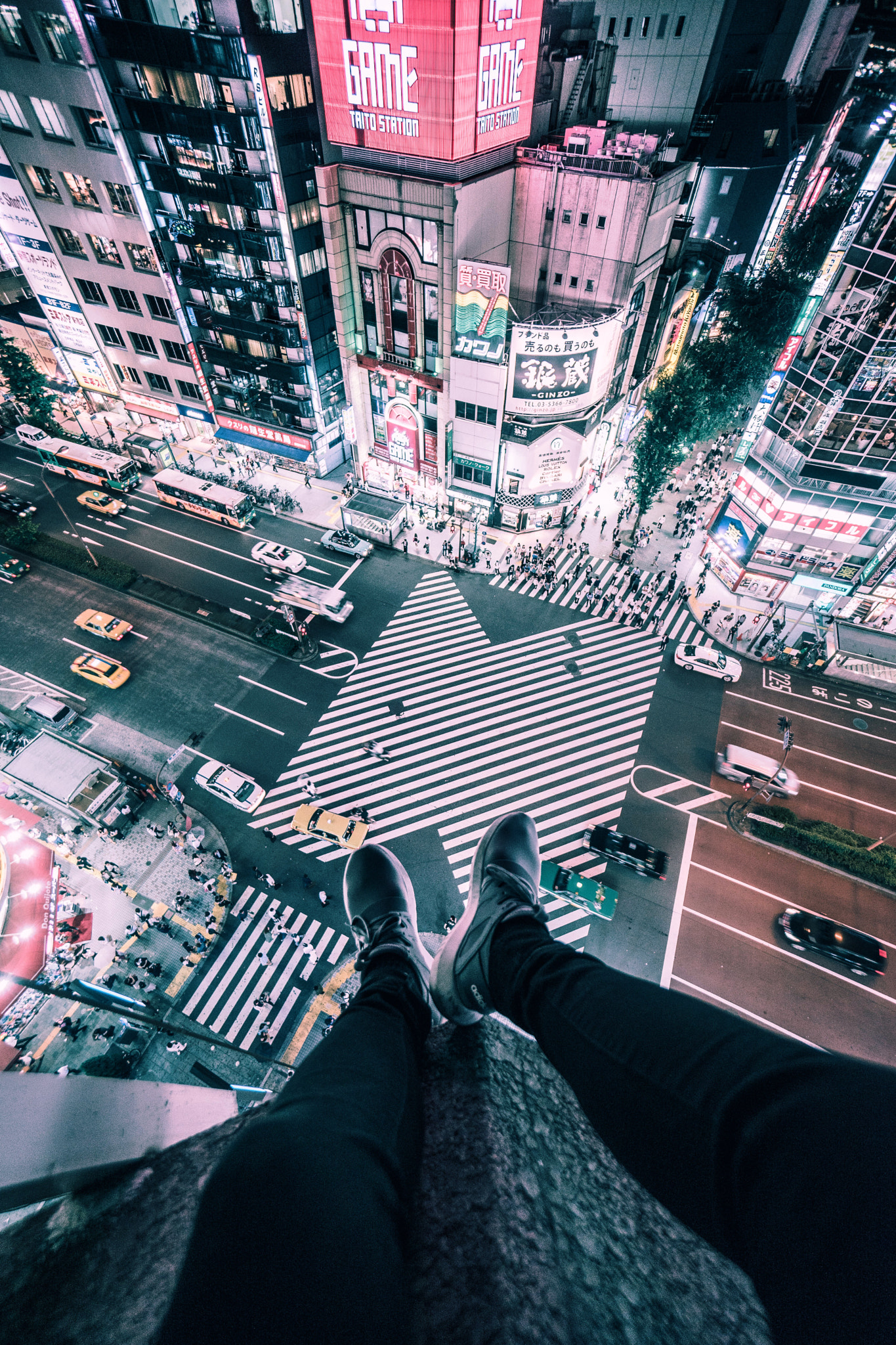 Sony a7 + Sony E 10-18mm F4 OSS sample photo. Ginza crossing photography