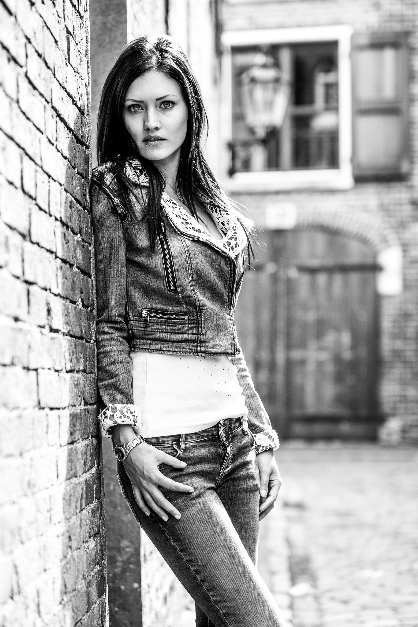 Nikon D7100 + Sigma 50-100mm F1.8 DC HSM Art sample photo. In der gasse photography