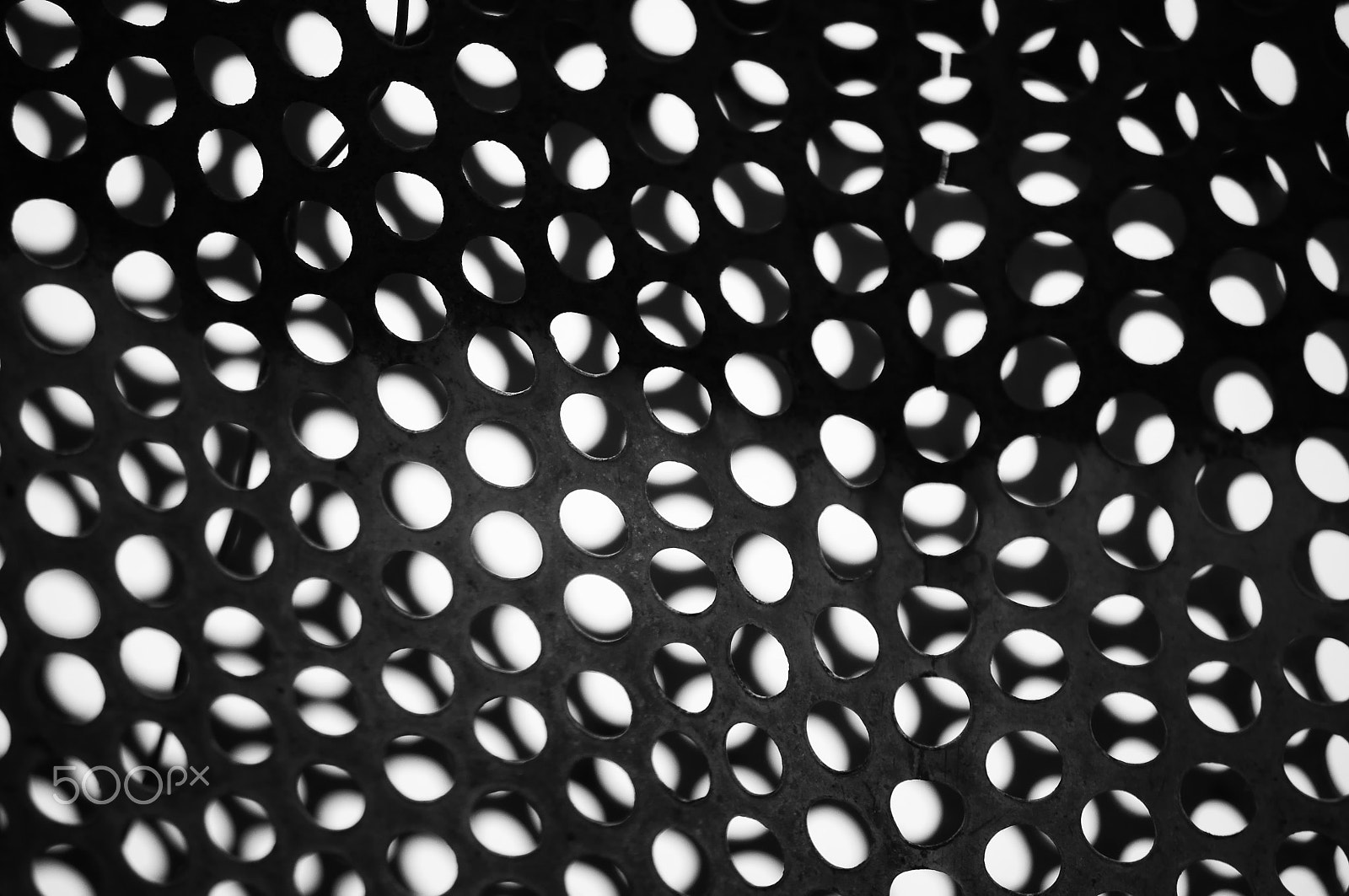 smc PENTAX-DA L 50-200mm F4-5.6 ED sample photo. Metal grid photography
