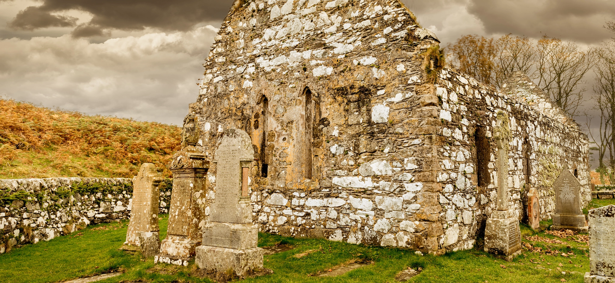 Sony a7R + Sony Distagon T* FE 35mm F1.4 ZA sample photo. Abandoned church photography