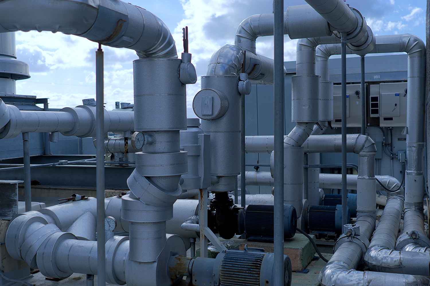 Sony FE 28mm F2 sample photo. Rooftop pipes photography