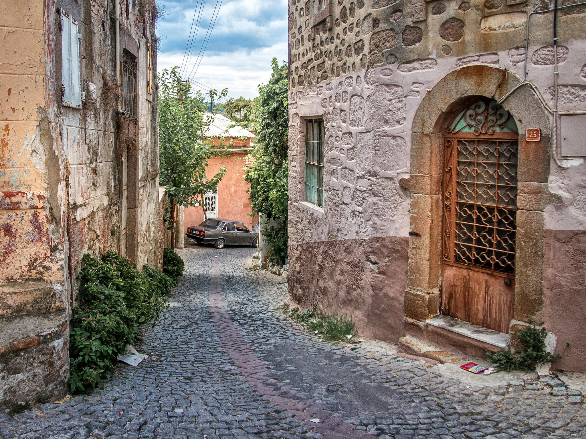Olympus PEN E-PL3 sample photo. Old alley photography
