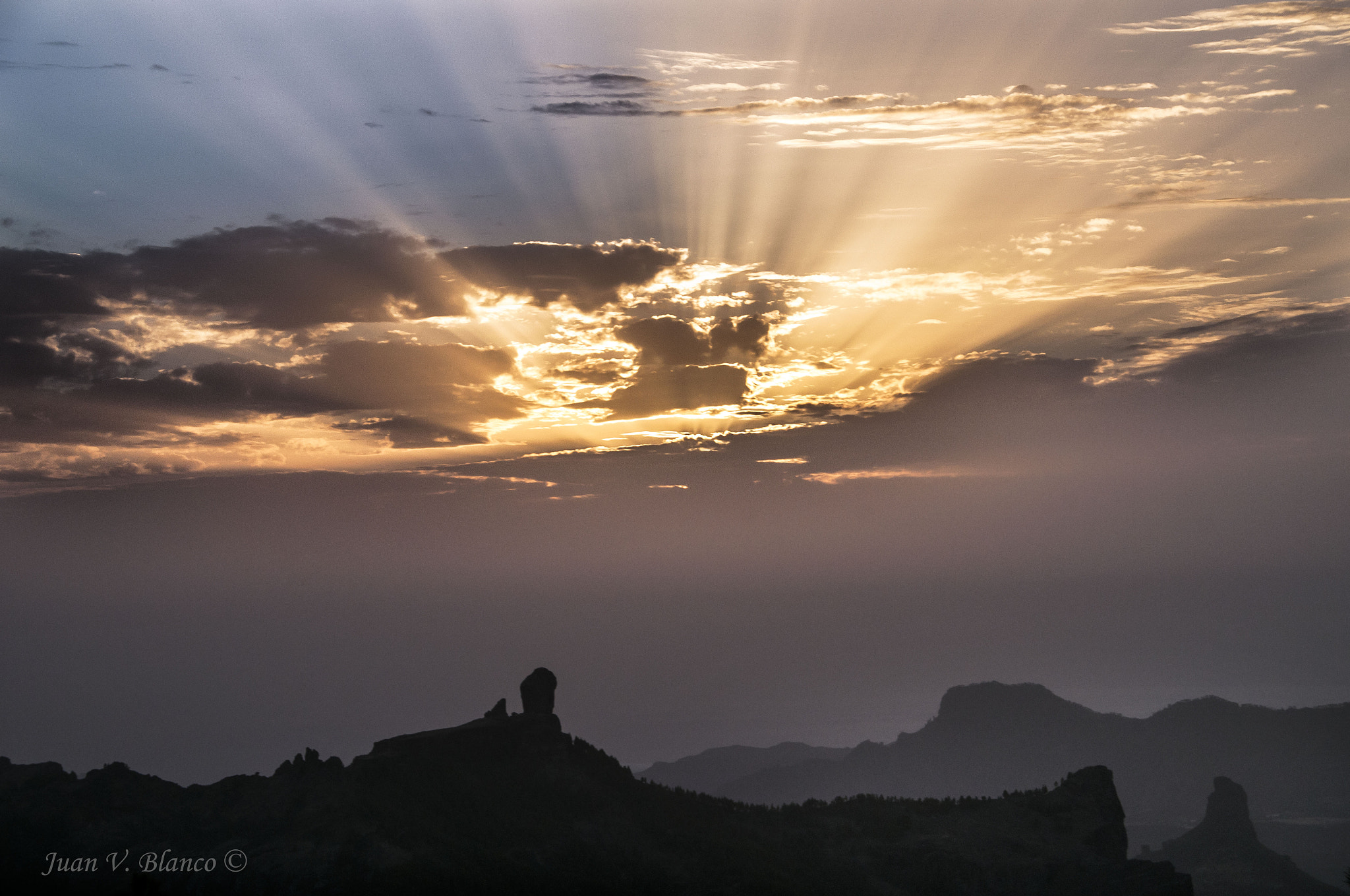 Sigma 18-200mm F3.5-6.3 DC OS HSM sample photo. Sunset at the summit photography