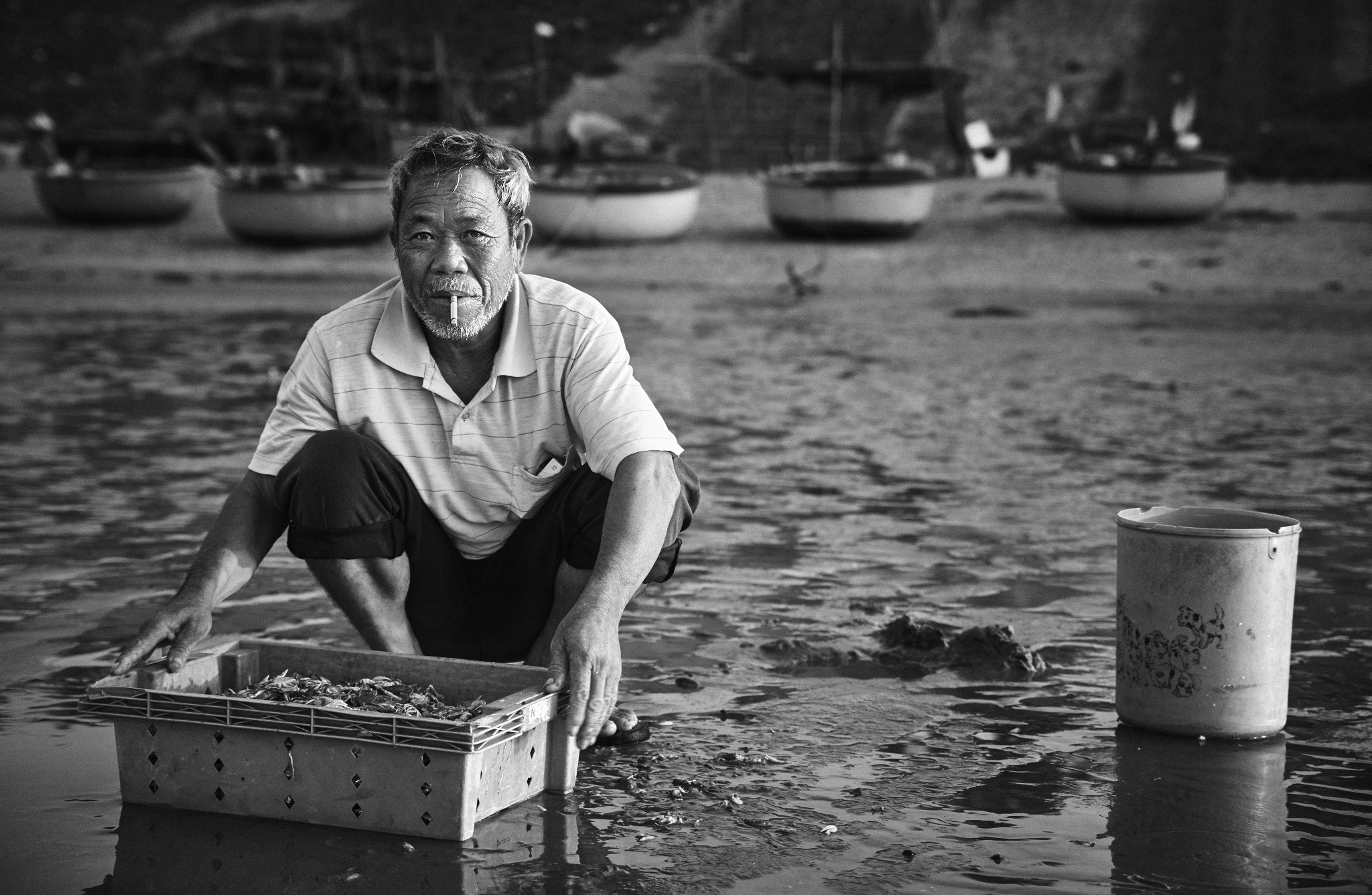 24-70mm F2.8 G SSM OSS sample photo. Man on the beach photography