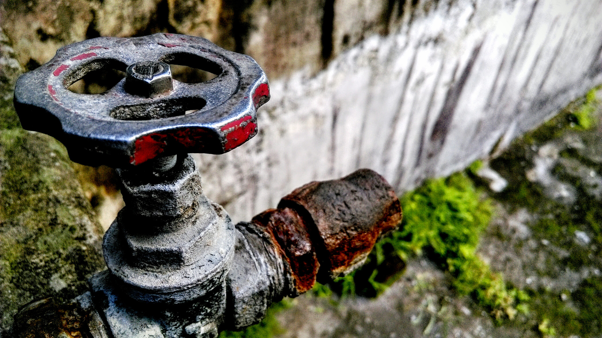 HTC DESIRE 820 DUAL SIM sample photo. An abandoned tap photography