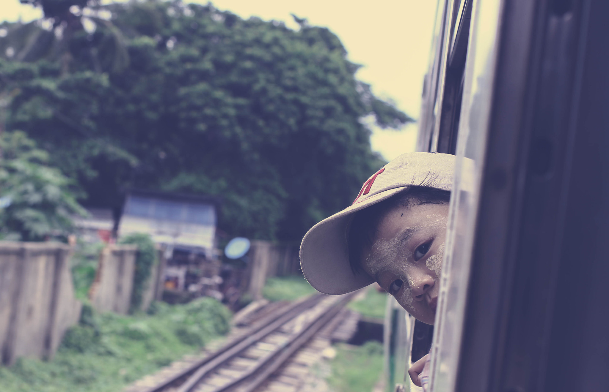 Canon EOS 700D (EOS Rebel T5i / EOS Kiss X7i) sample photo. Color street photography