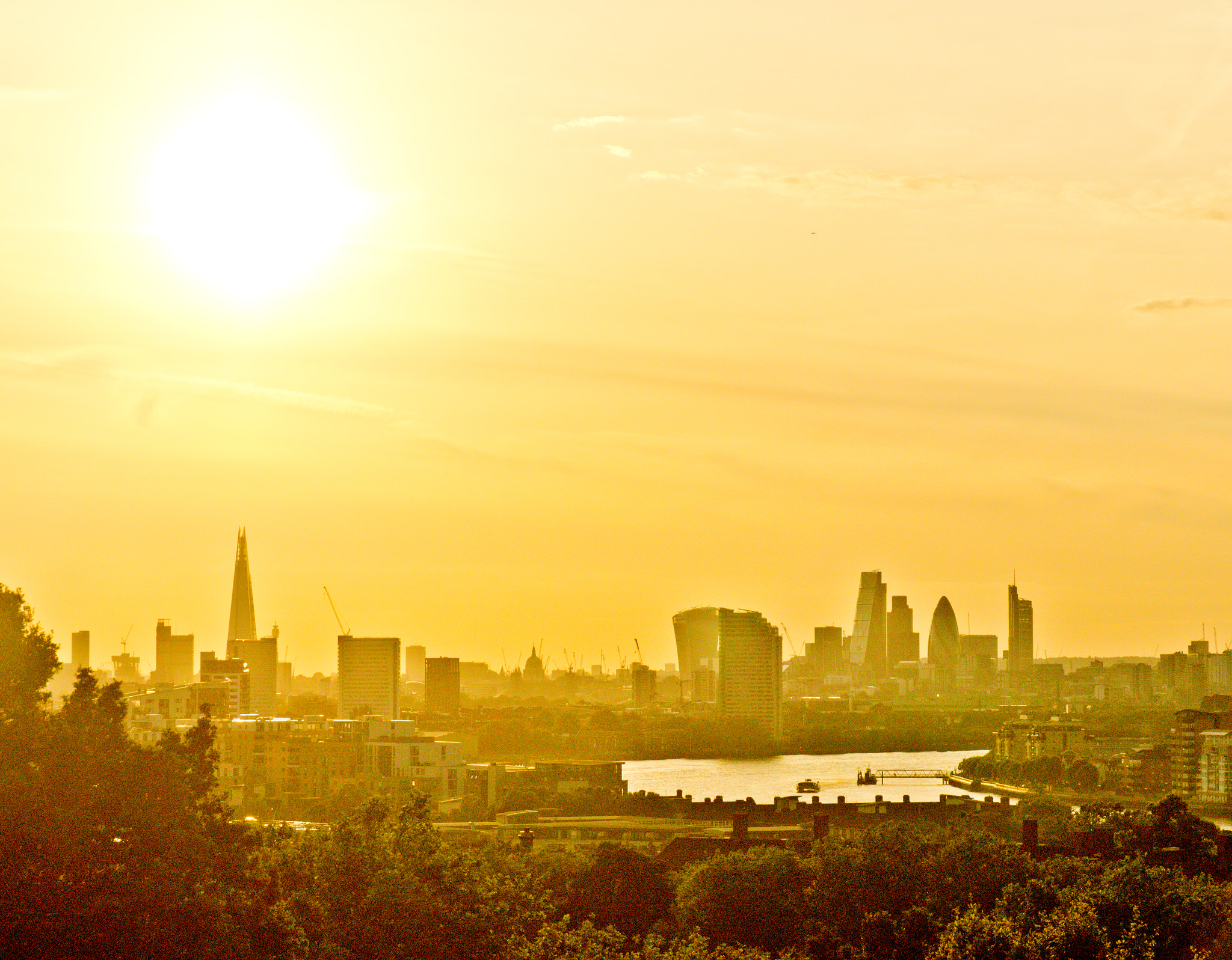 Sony Alpha NEX-7 + Sony Vario-Tessar T* E 16-70mm F4 ZA OSS sample photo. London gold photography