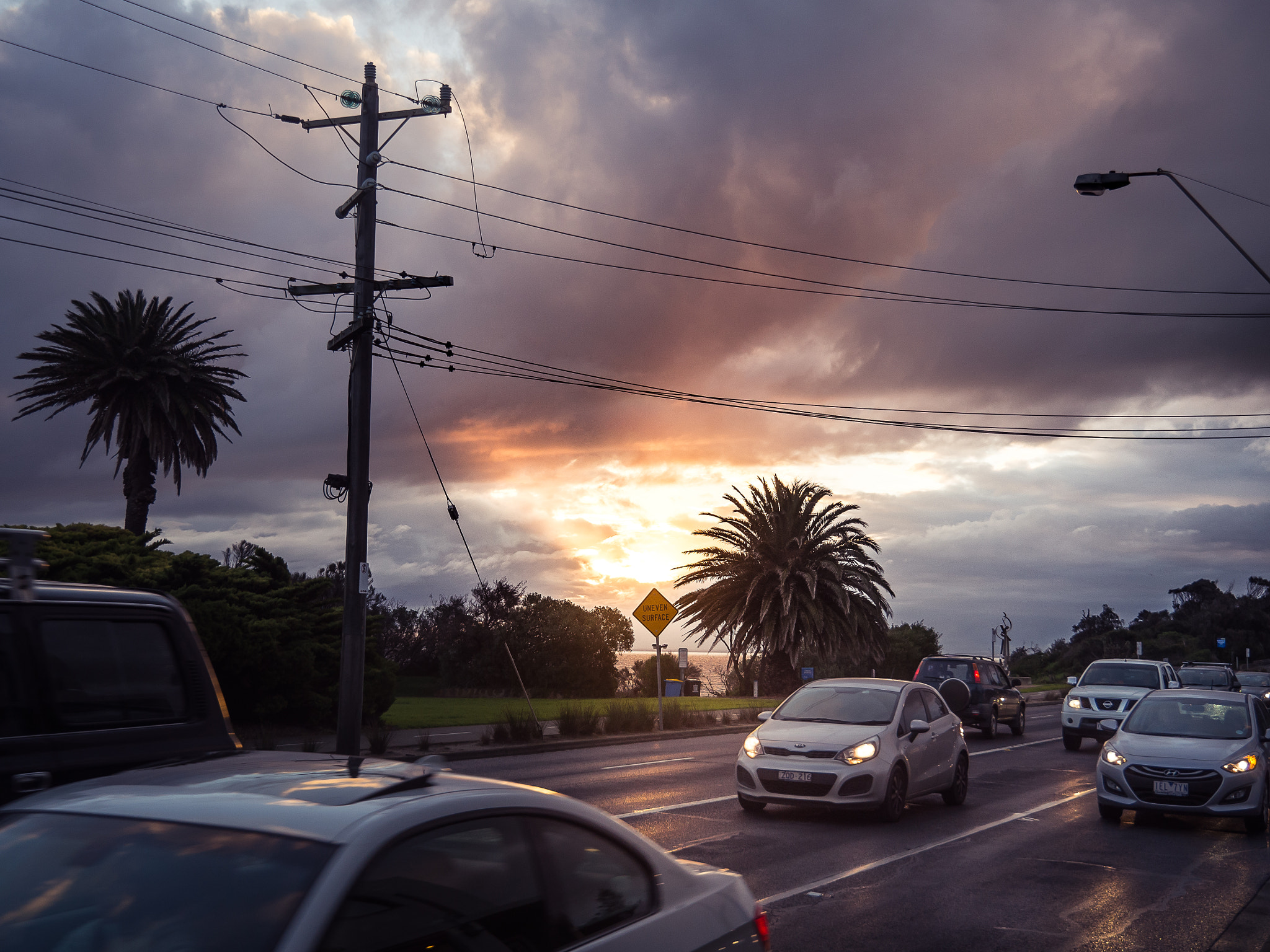 OLYMPUS M.14-150mm F4.0-5.6 II sample photo. Sunset by the roadside photography