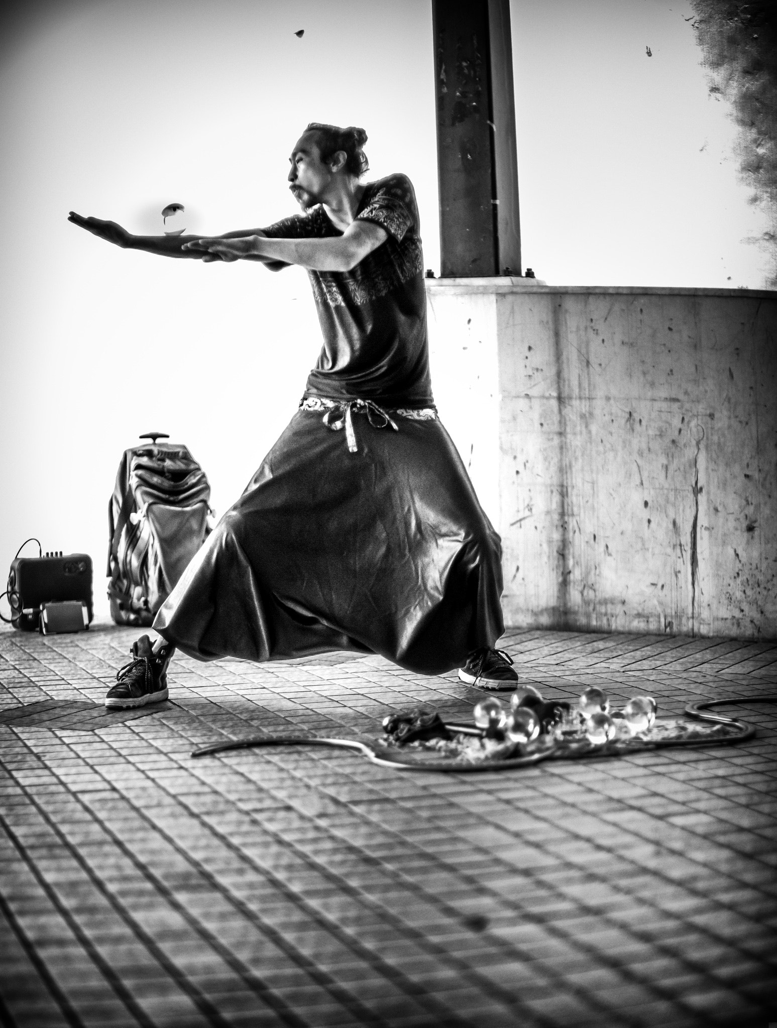 Leica Noctilux-M 50mm F0.95 ASPH sample photo. Street performance photography