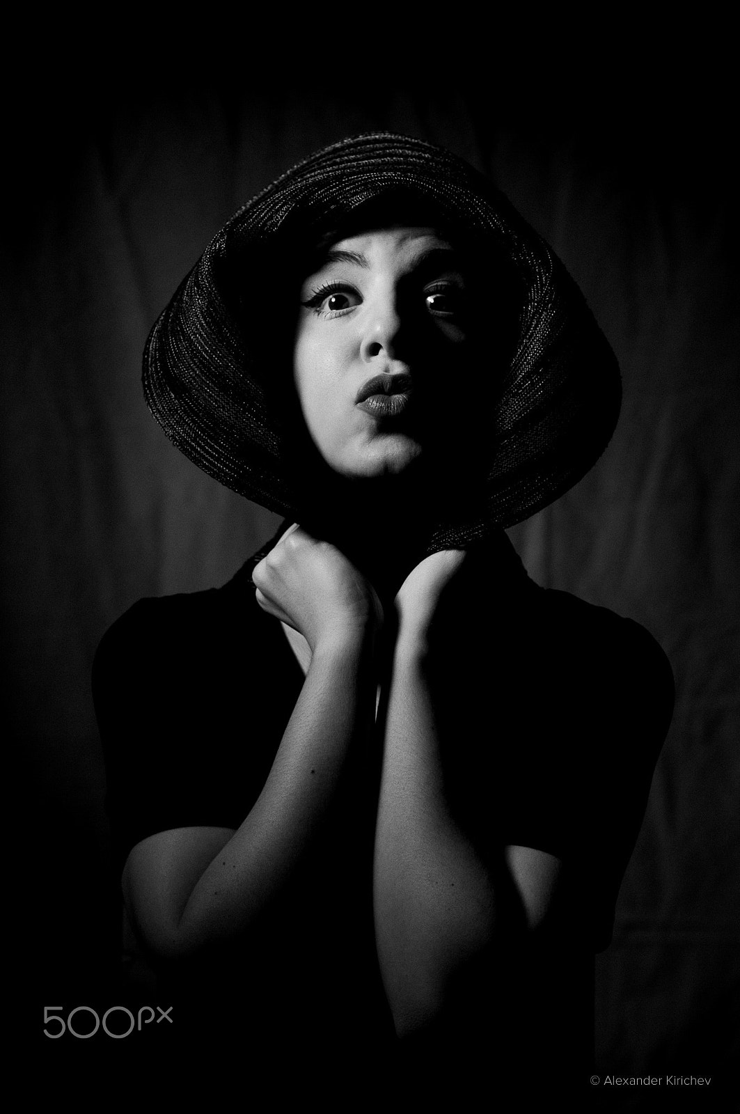 Nikon D300S + Nikon AF-S Nikkor 85mm F1.8G sample photo. Playing with the hat photography