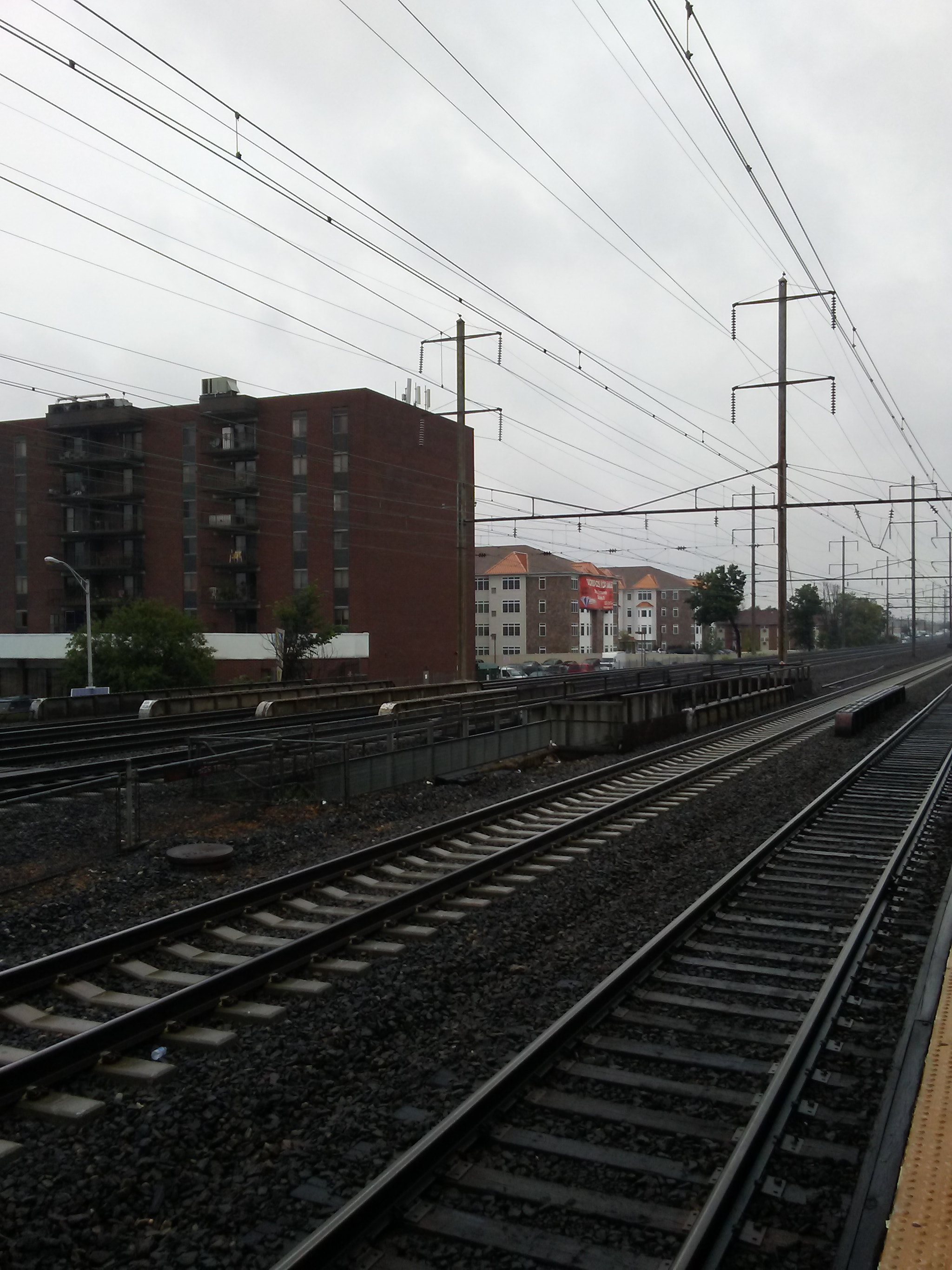 LG M1 sample photo. Linden station photography