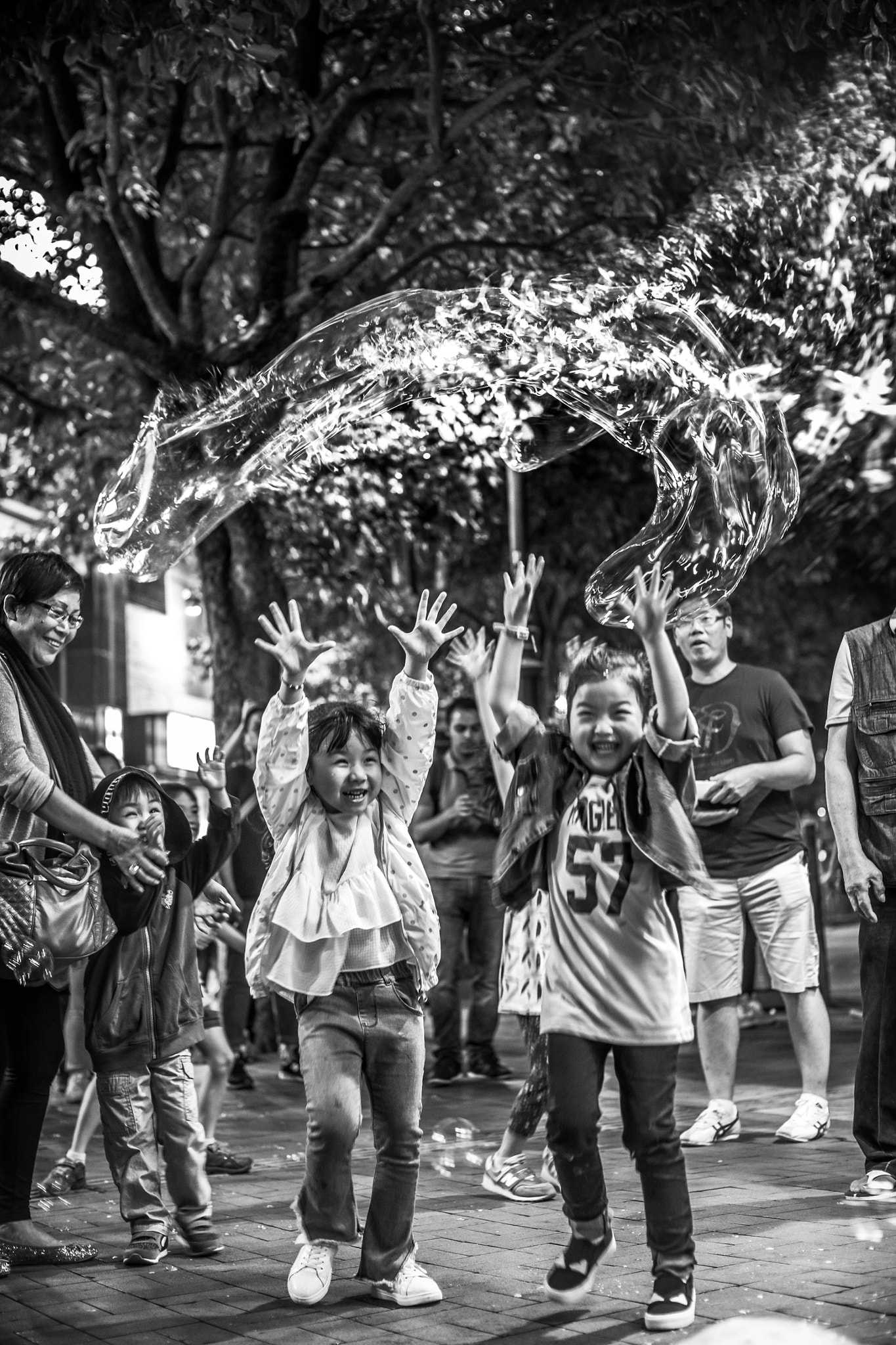Leica Noctilux-M 50mm F0.95 ASPH sample photo. Pop go the bubbles photography