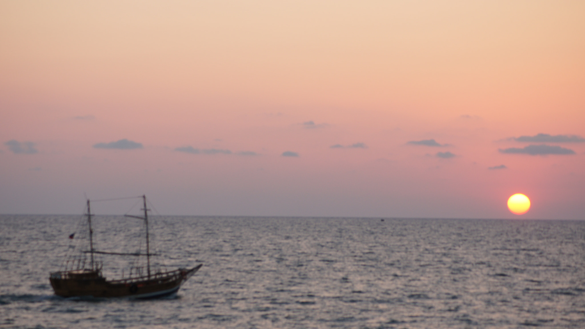 Sony DT 55-200mm F4-5.6 SAM sample photo. Caravel in beams of the  sun. photography