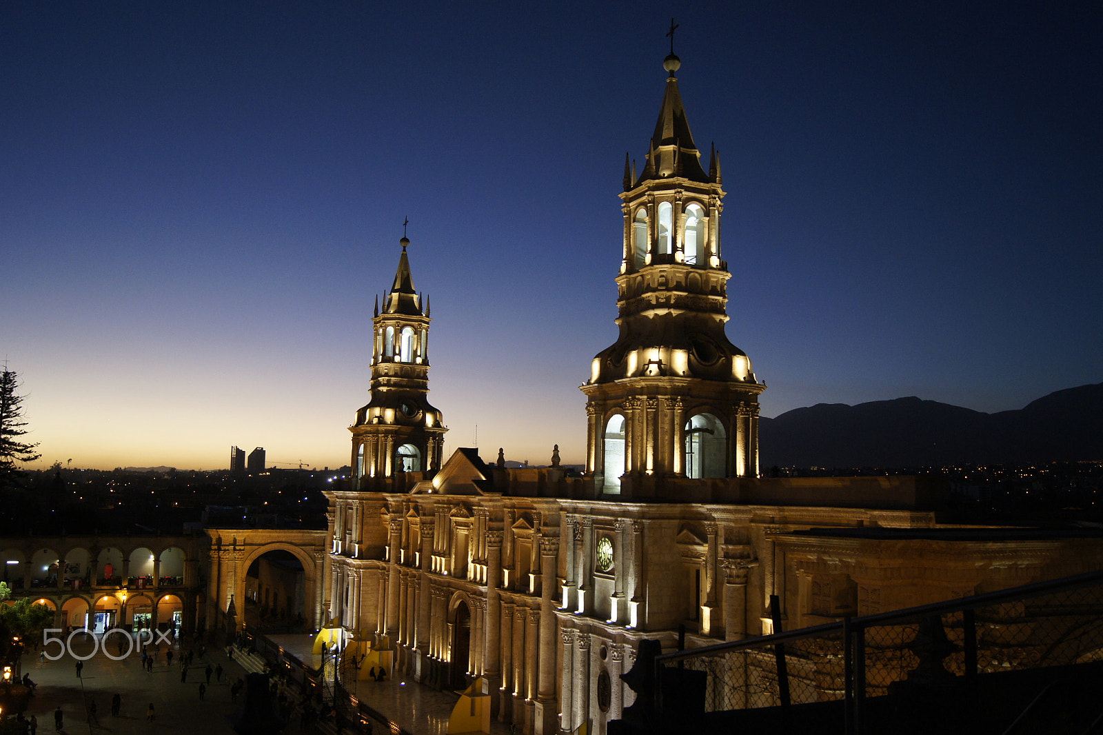Sony DT 18-55mm F3.5-5.6 SAM sample photo. Arequipa in night photography