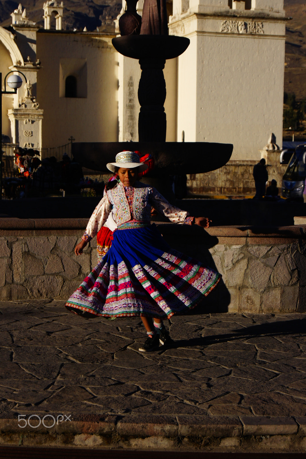 Sony Alpha DSLR-A500 + Sony DT 18-55mm F3.5-5.6 SAM sample photo. Dance in sunrise photography