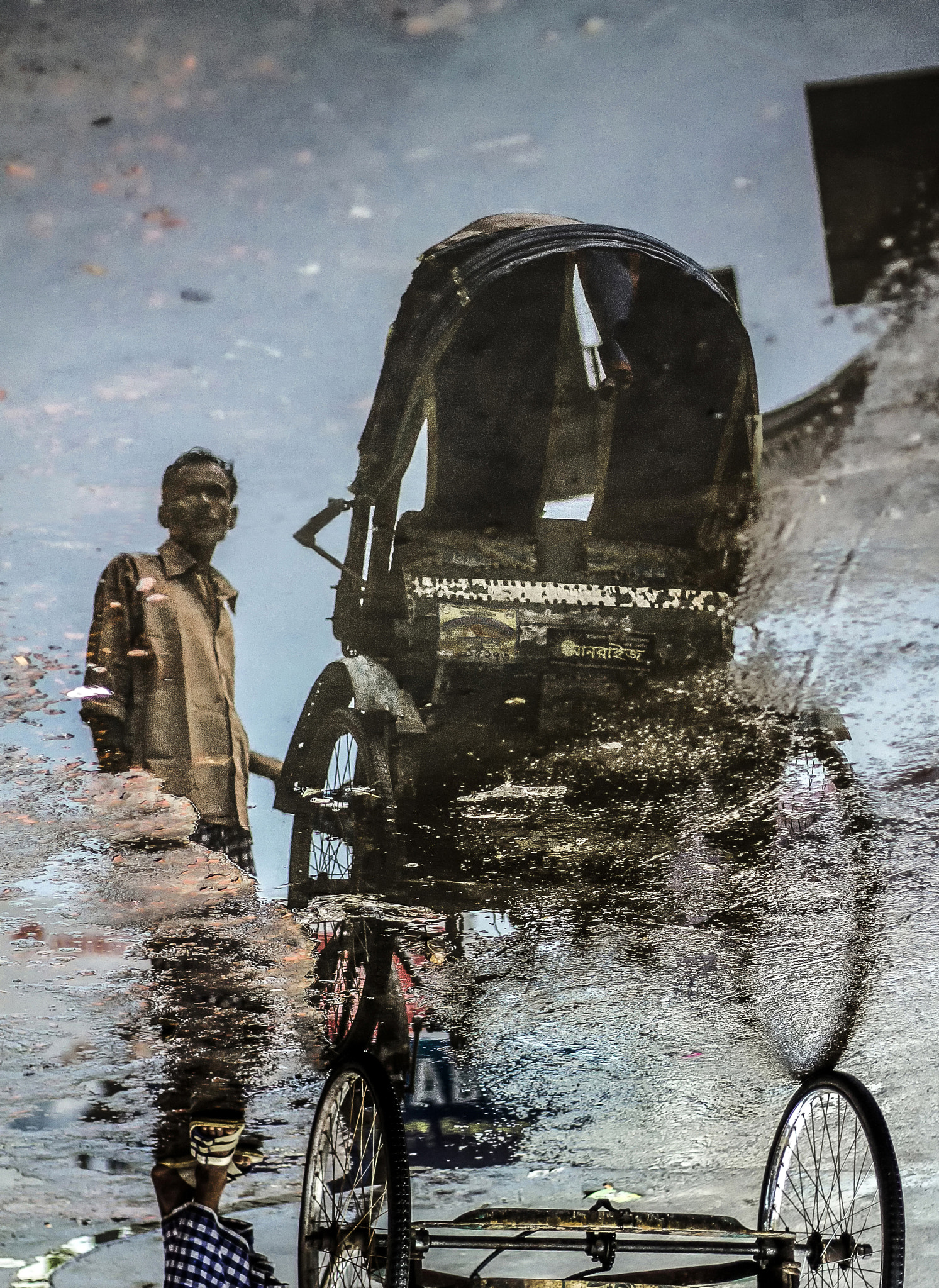 Canon EOS 1100D (EOS Rebel T3 / EOS Kiss X50) + Canon EF 50mm F1.8 II sample photo. Soul of a rickshaw puller photography