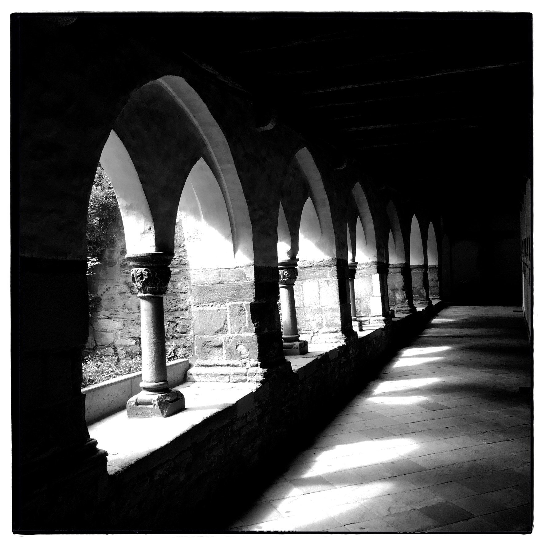 Jag.gr 6X6 for iPhone sample photo. Kreuzgang photography
