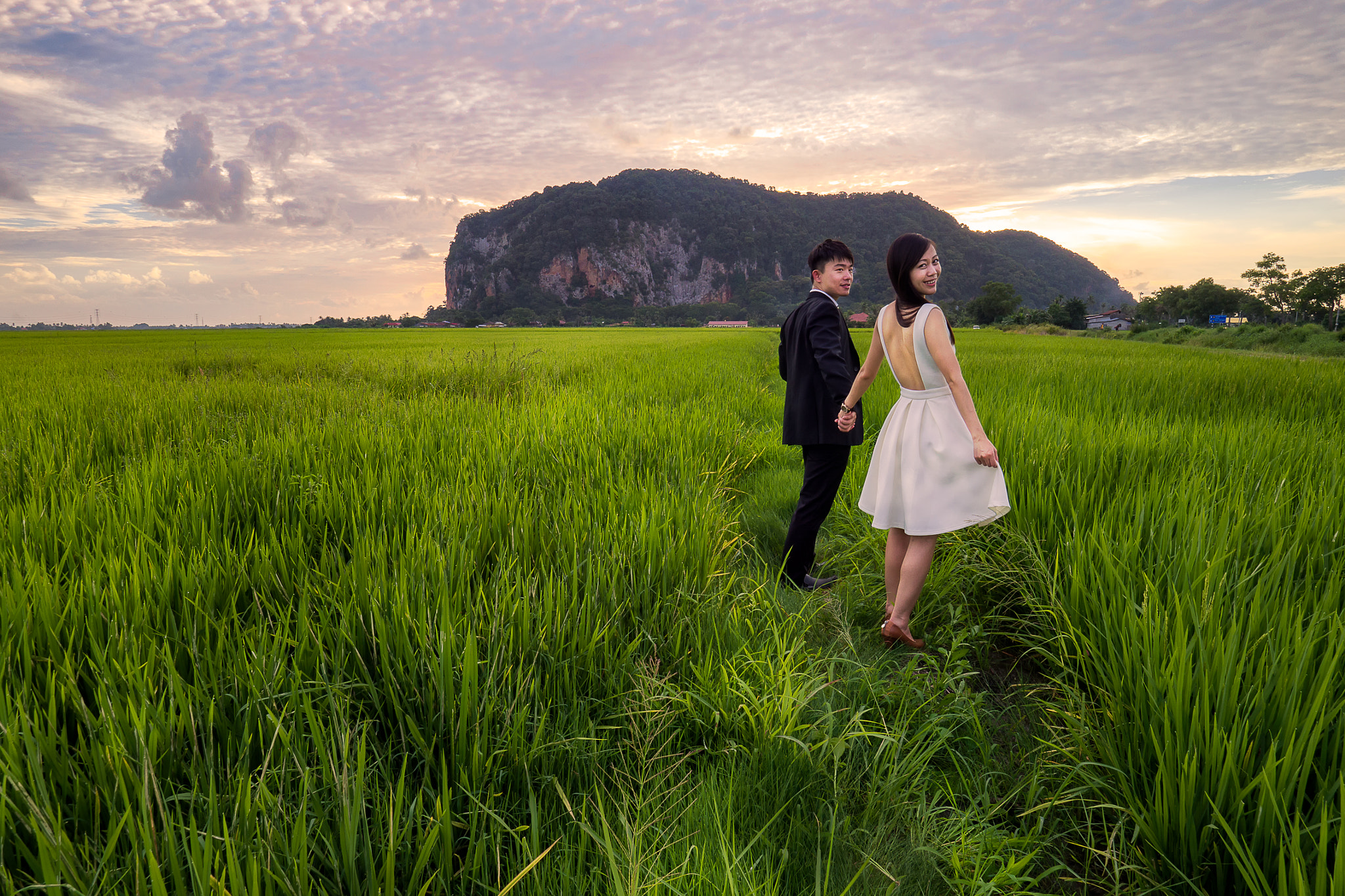 Olympus OM-D E-M10 II + Olympus M.Zuiko Digital ED 7-14mm F2.8 PRO sample photo. First time prewedding... photography