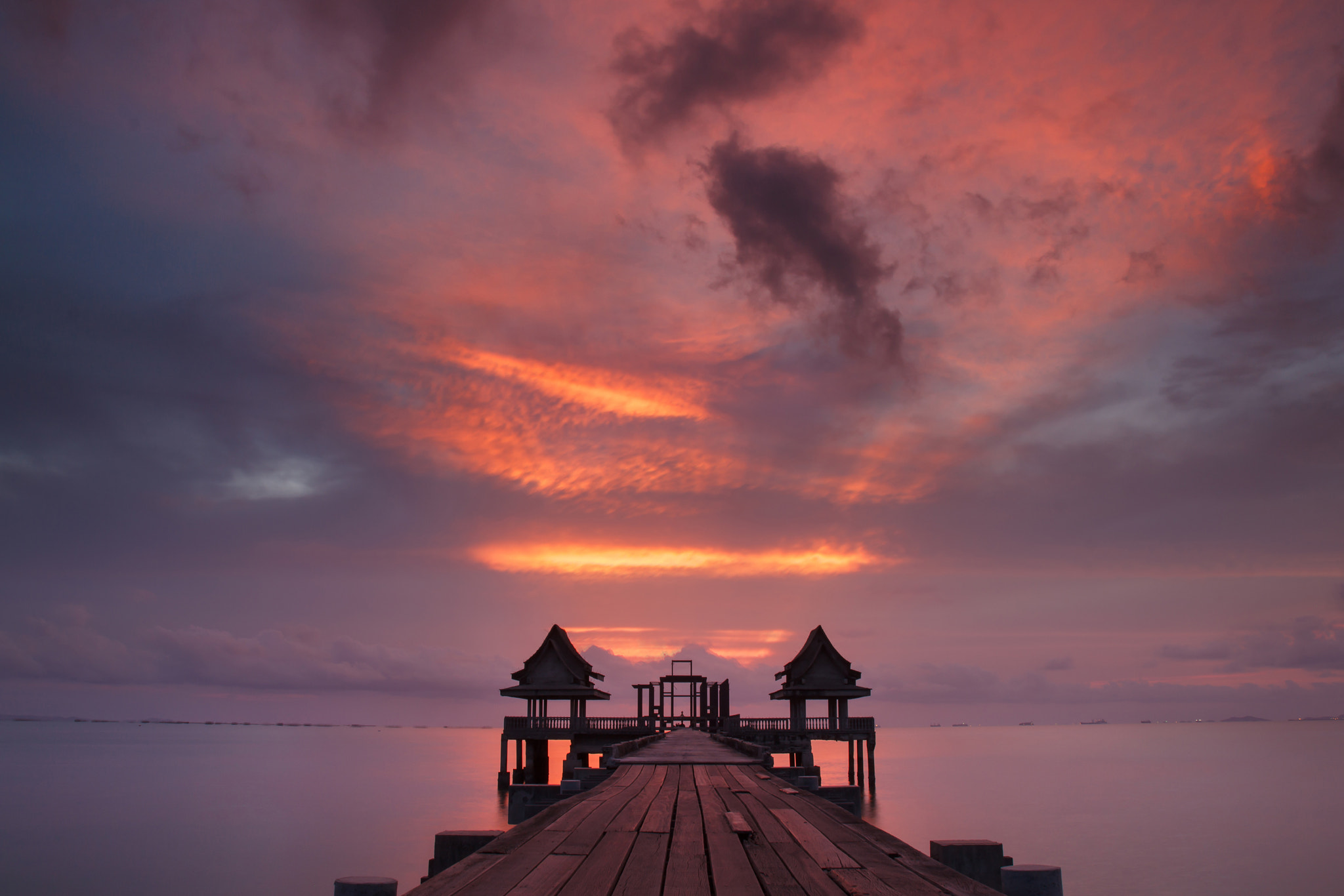 Canon EOS 500D (EOS Rebel T1i / EOS Kiss X3) sample photo. The long bridge over the sea with twilight sky, thailand. photography