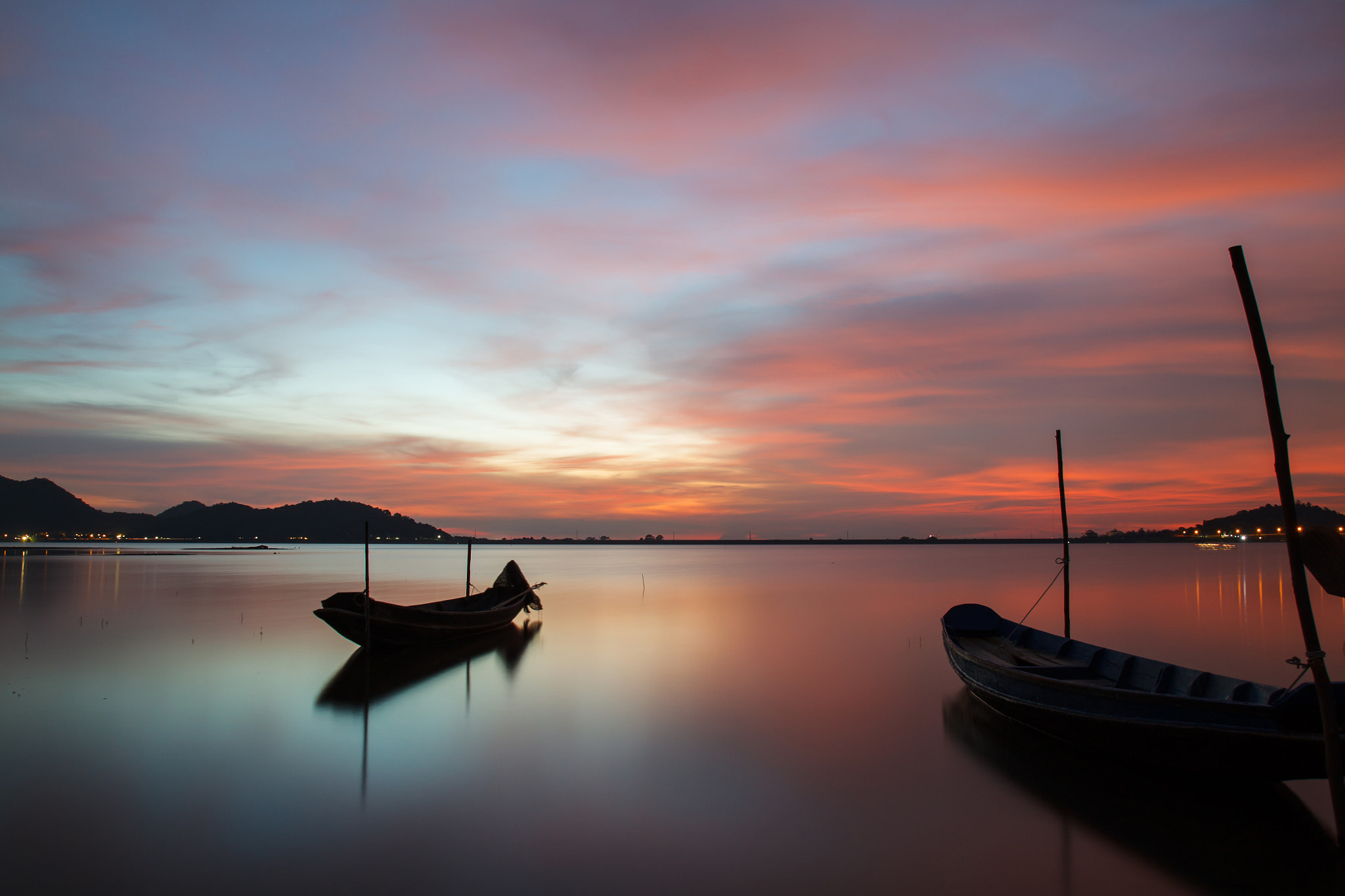 Canon EOS 500D (EOS Rebel T1i / EOS Kiss X3) sample photo. Beautiful silhouette fishing boat in lake at sunset sky. photography