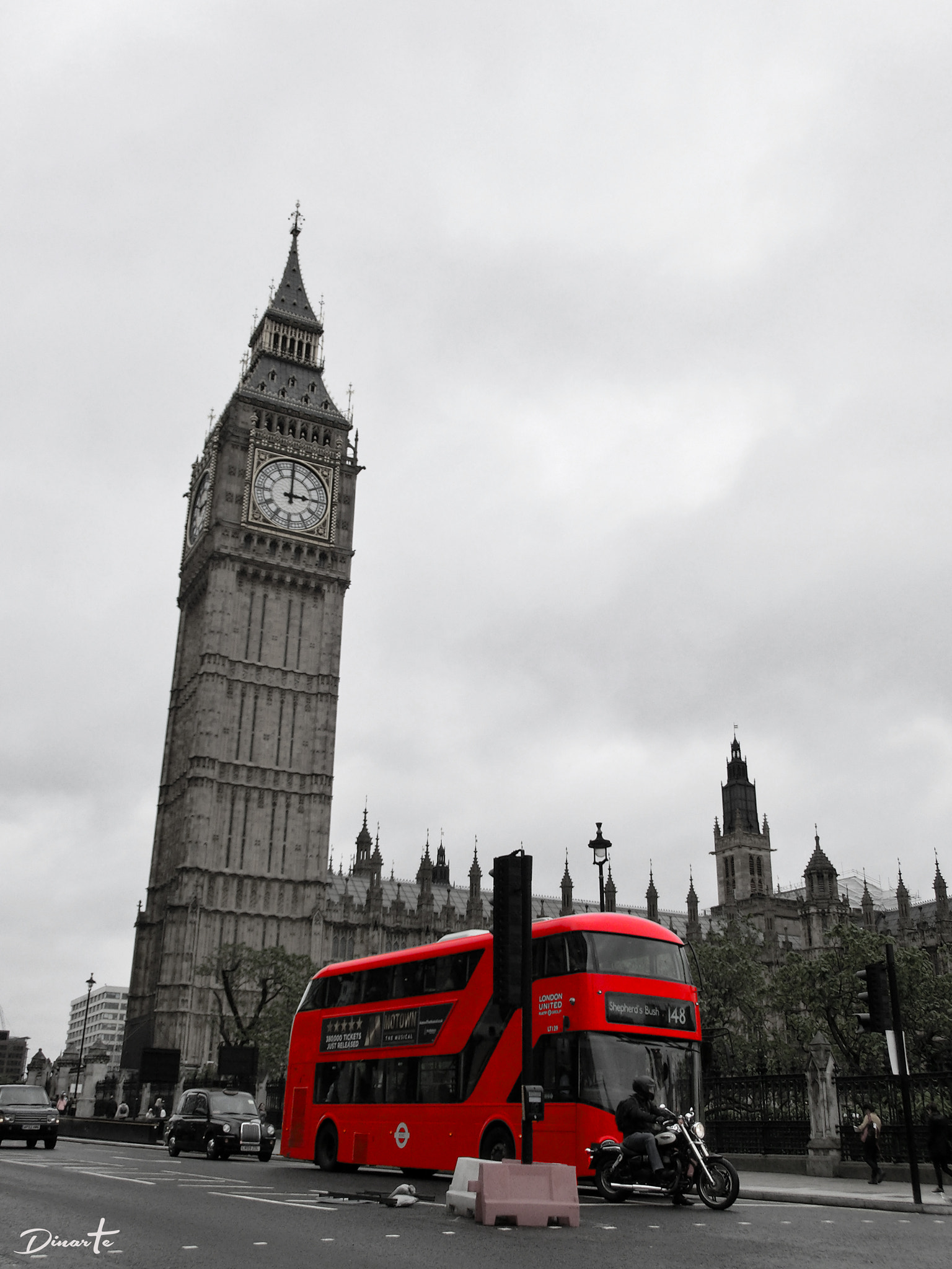 CASIO EX-ZR100 sample photo. Red bus photography