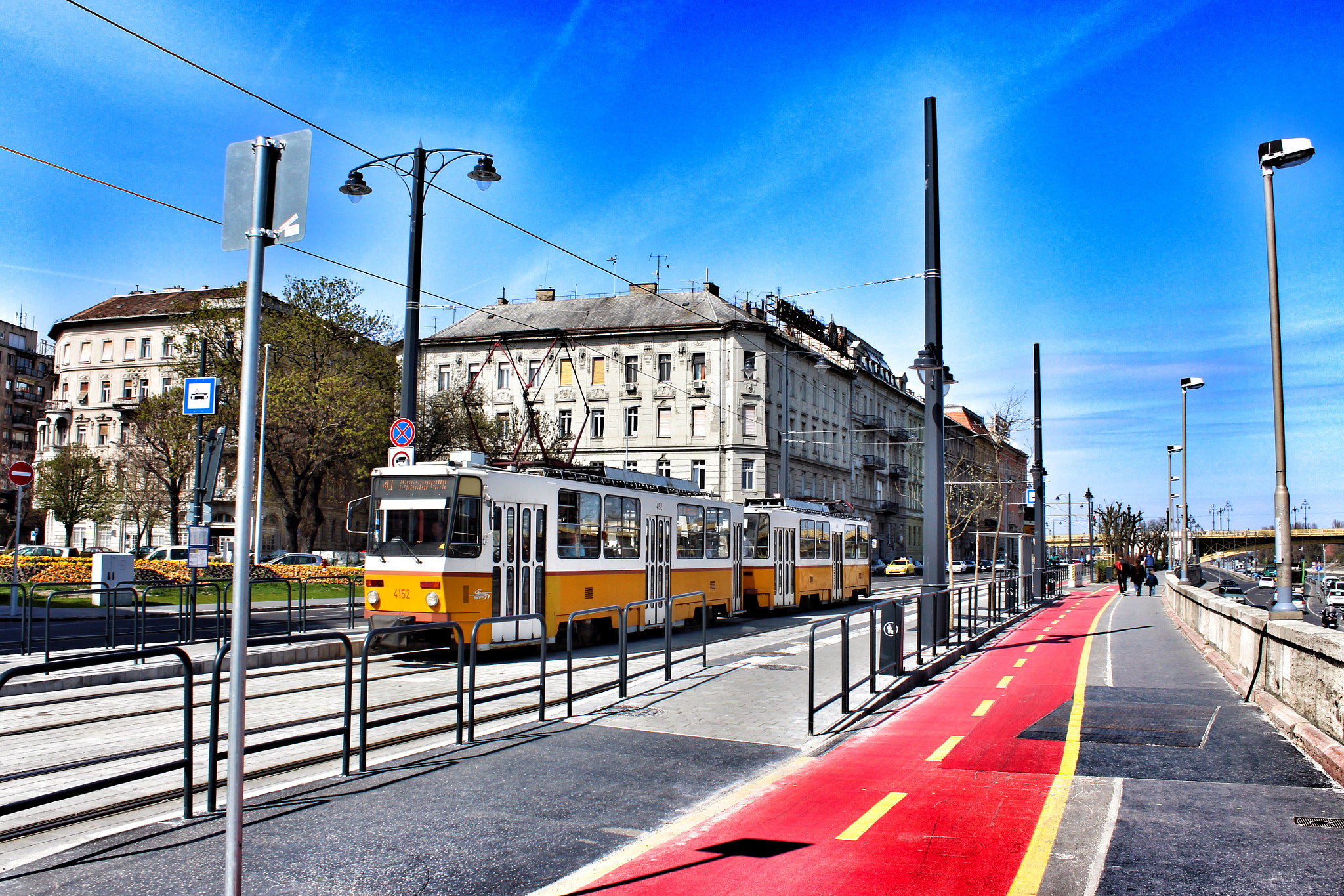 Canon EF-S 18-55mm F3.5-5.6 III sample photo. Colorful life... budapest -hungary photography