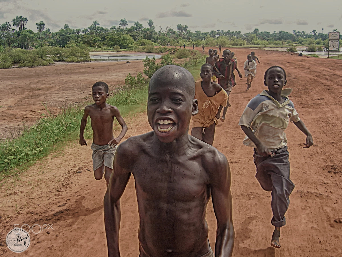 Sony DSC-P92 sample photo. Gambia, boys begging for candy photography