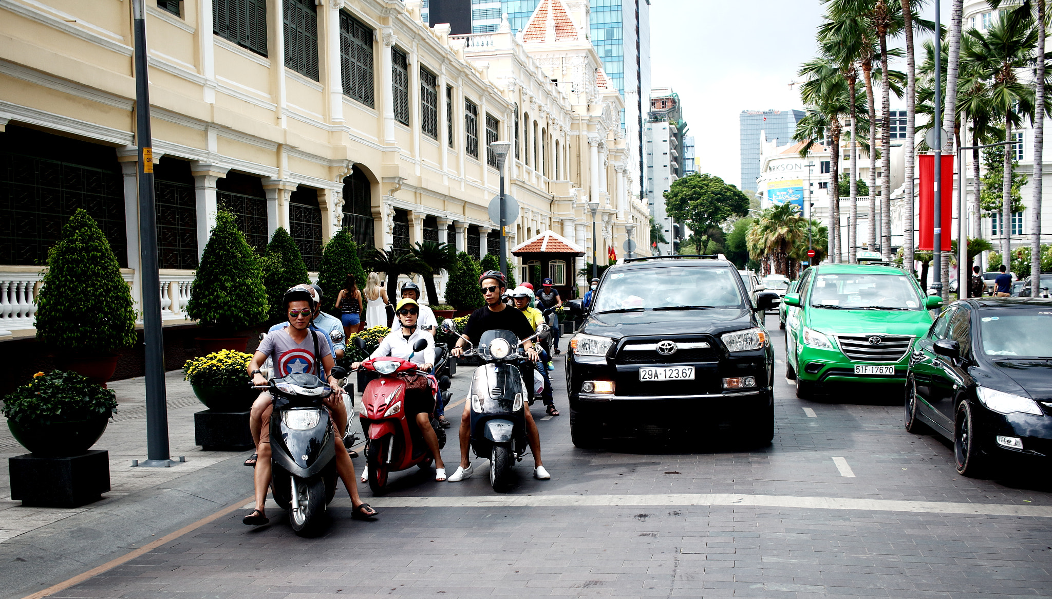 Canon EF-S 24mm F2.8 STM sample photo. Saigon. photography
